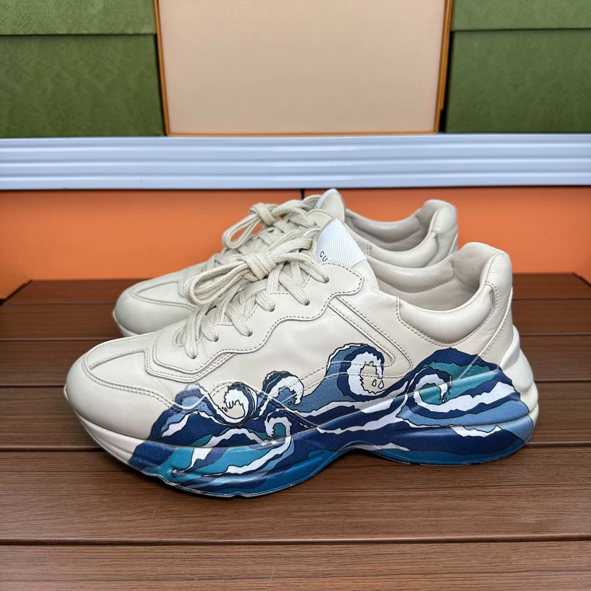 Gucci Gucci Printed Lowtop Sneakers 7 Men Size US 7 / EU 40 - 1 Thumbnail