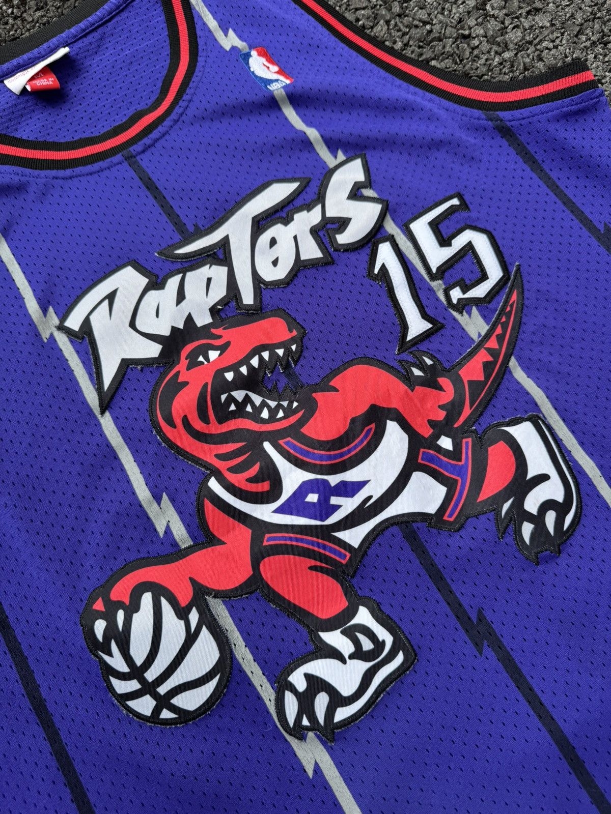 Mitchell & Ness RARE Vintage 1998-1999 NBA Vince Carter #15 Toronto Raptors Size US M / EU 48-50 / 2 - 6 Thumbnail