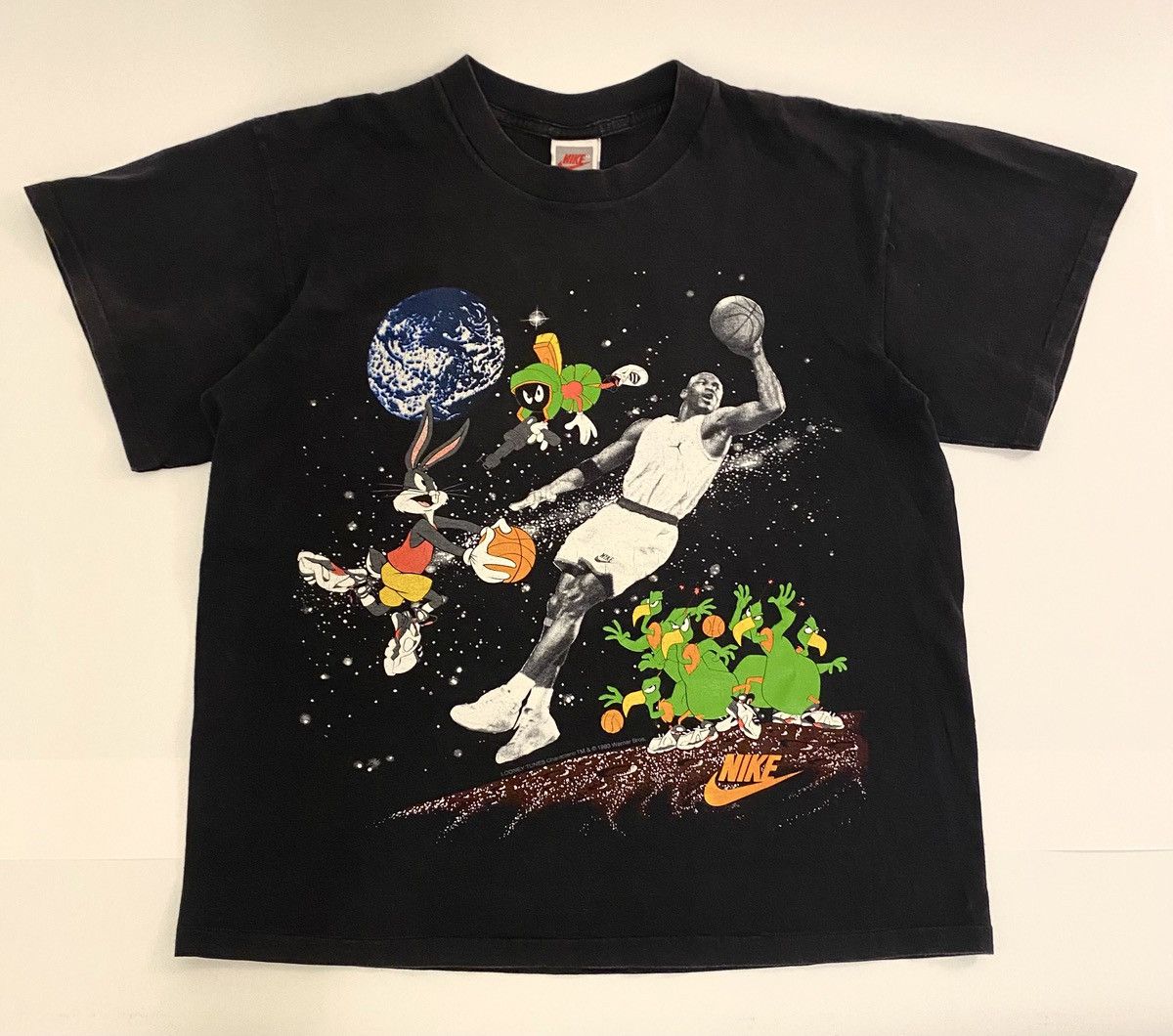 Other RARE 1993 Looney Tunes x MJ x Nike MADE IN USA Tee Size US XL / EU 56 / 4 - 1 Thumbnail