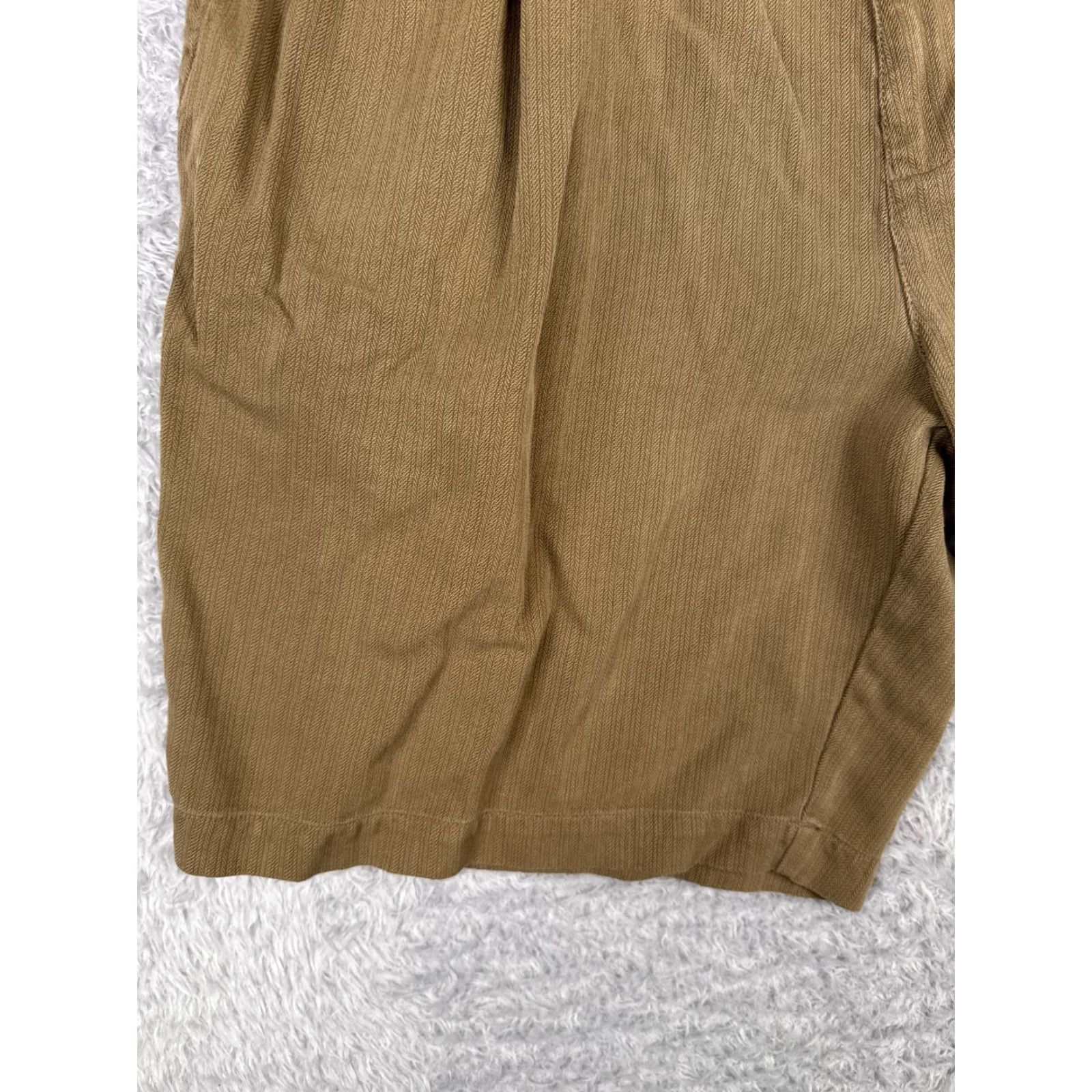 Tommy Bahama Tommy Bahama Shorts Men Bermuda 35 Brown Silk Pleated 100% Silk Beach Vacation 34x8 Bermuda Shorts Mens Size US 35 - 5 Thumbnail