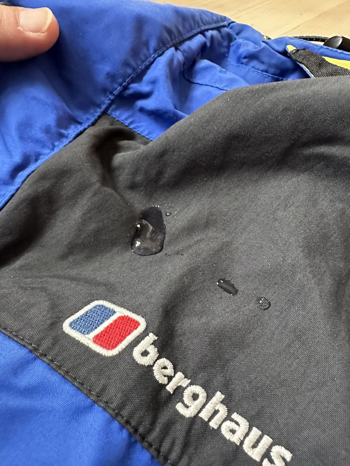 Berghaus Berghaus Mera Peak Jacket – Medium – Blue/Yellow – Gore-Tex Size US M / EU 48-50 / 2 - 7 Thumbnail