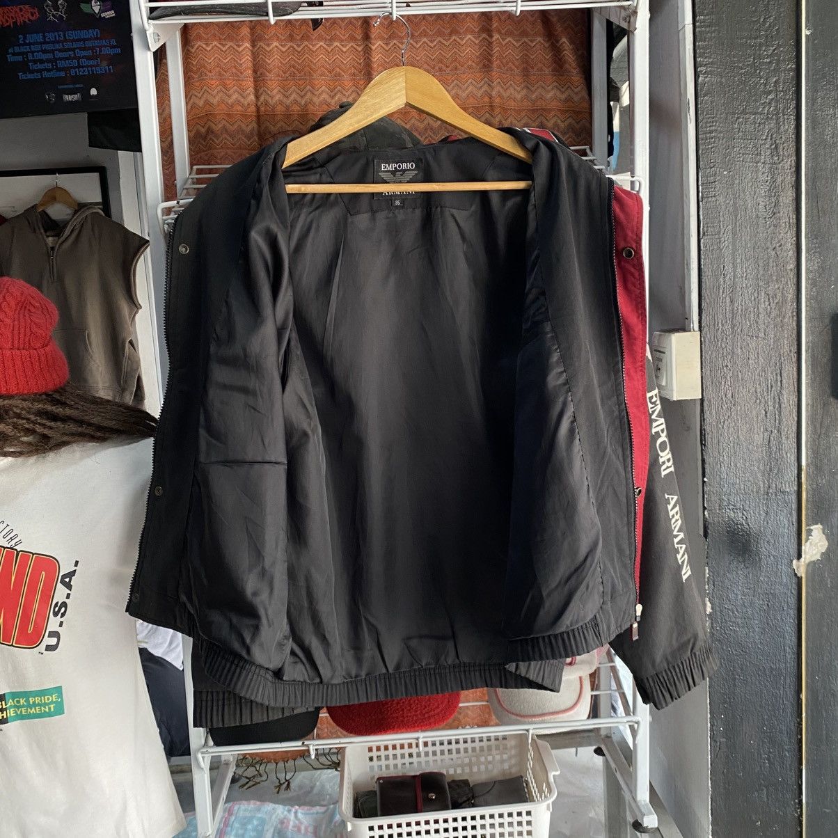 Emporio Armani Vintage Emporio Armani Black Red Spellout Logo Bomber Jacket Size US L / EU 52-54 / 3 - 3 Thumbnail