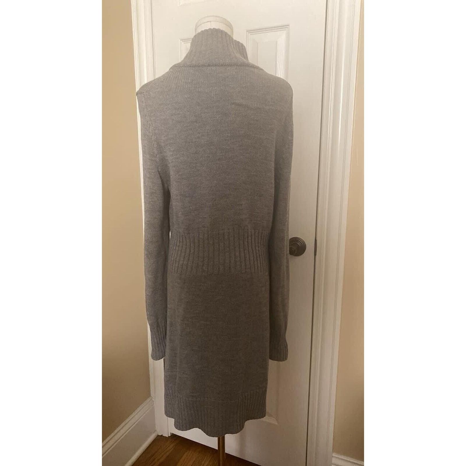 Banana Republic Banana Republic Cardigan Sweater Large Gray 100% Merino Wool Size L / US 10 / IT 46 - 5 Thumbnail