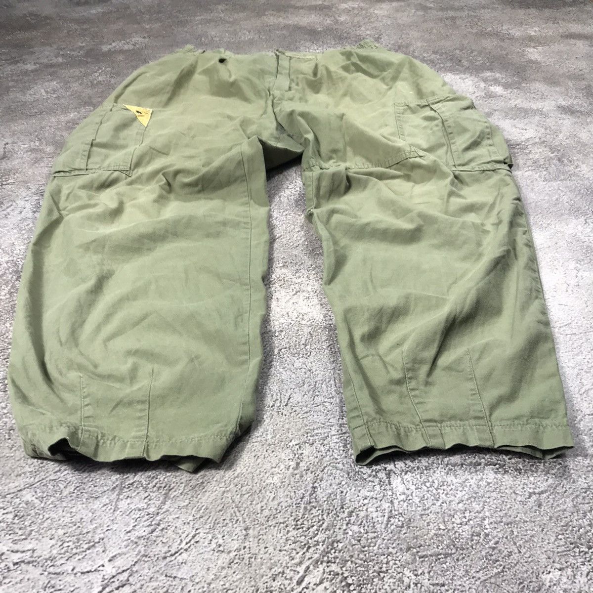 Vintage Vintage 90s Baggy Cargo Pants Faded Olive Grunge Y2K Logo 34 Size US 34 / EU 50 - 1 Thumbnail
