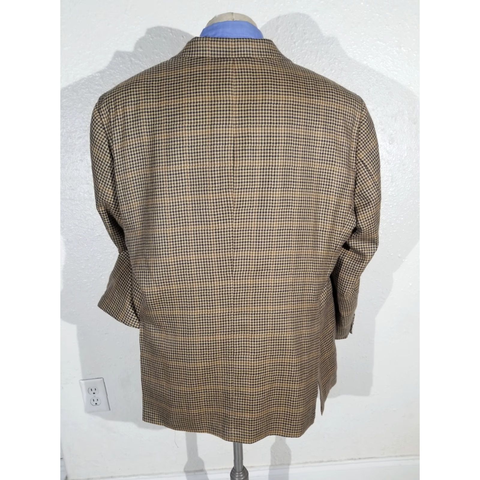 VINTAGE Nordstrom LORO PIANA CASHMERE check Tweed Blazer Jacket Sport Coat Orange Mens 48R Regular Single-Breasted Three-Button Notch Lapel UV?
