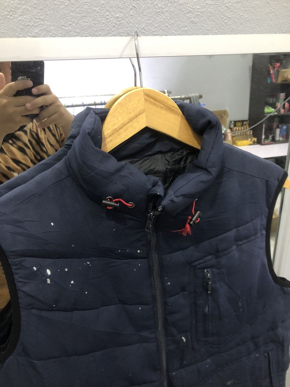 Japanese Brand Jawin puffer down vest distressed paint splatter Size US M / EU 48-50 / 2 - 4 Thumbnail
