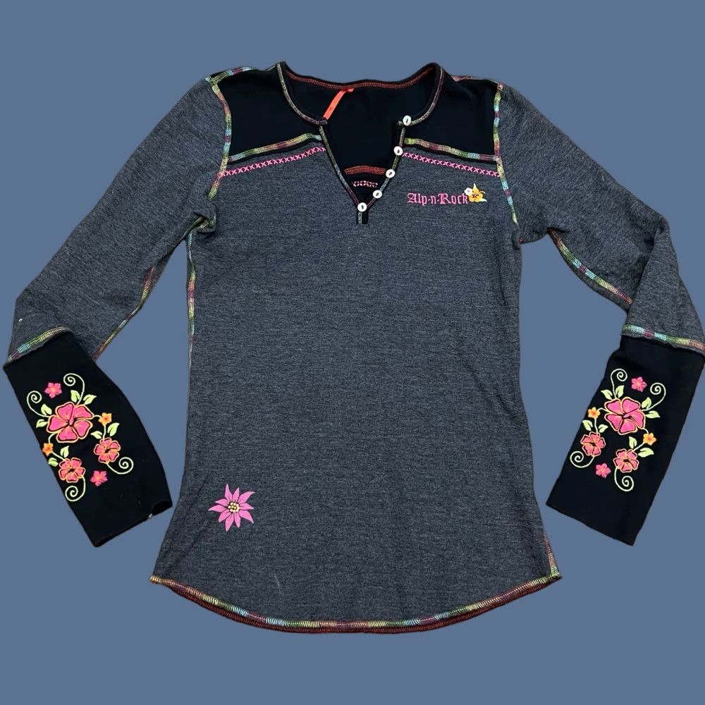 Vintage VINTAGE Alp N Rock Edelweiss Grey Black Embroidered Floral Henley Shirt XS / S Size XS / US 0-2 / IT 36-38 - 1 Thumbnail