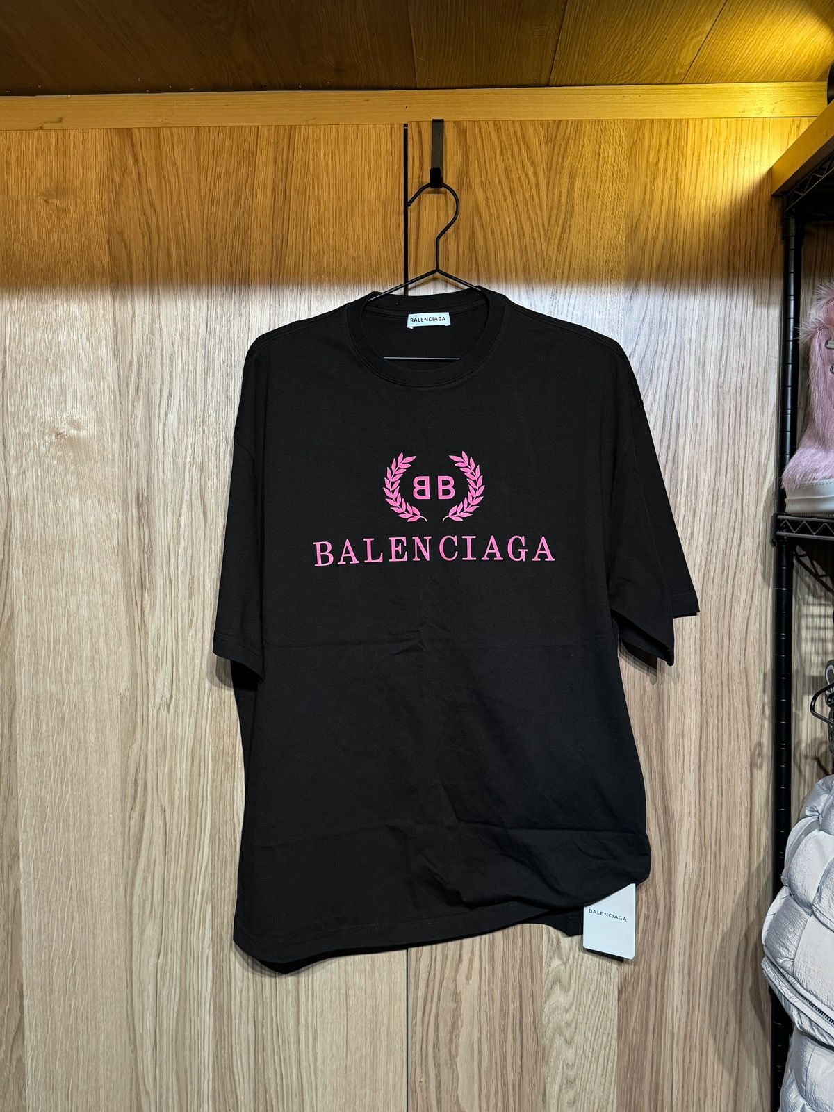 Pre-owned Balenciaga $476 Fw18 Nwt Logo Loose Fit Tee T Shirt Neon Pink In Black