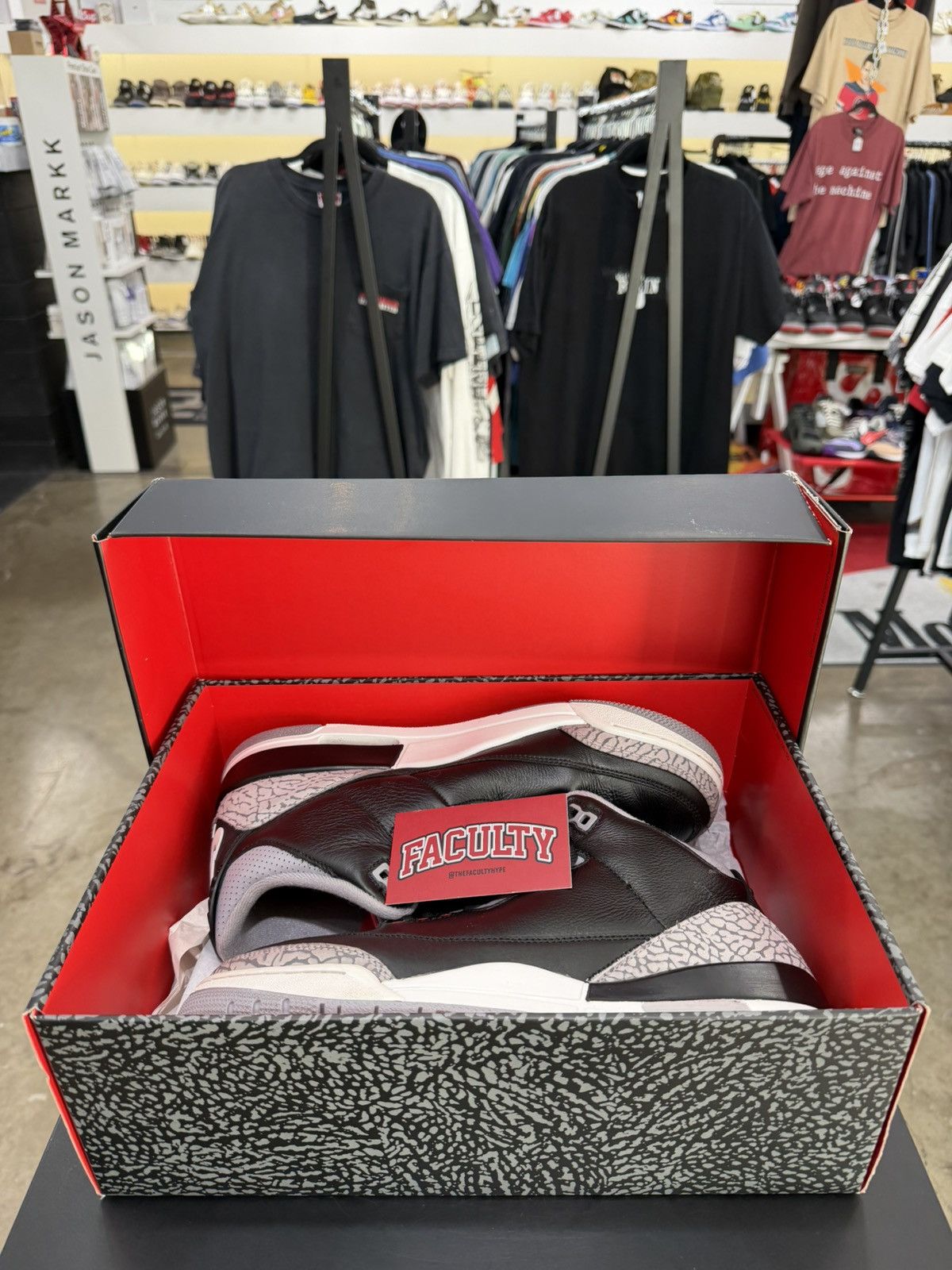 Jordan Brand Air Jordan 3 Black Cement Size 10 (2024) Size US 10 / EU 43 - 11 Thumbnail
