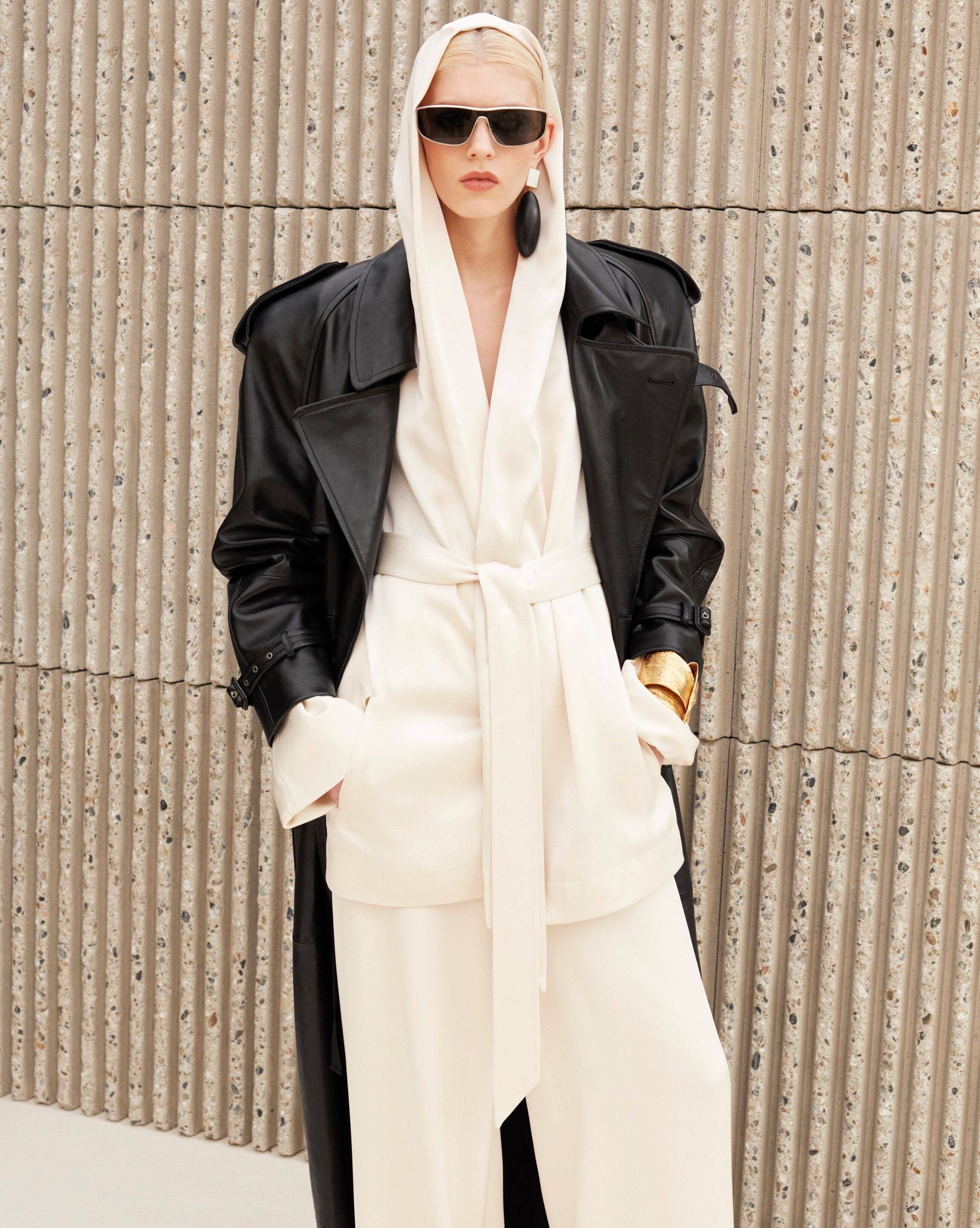 Saint Laurent Paris o1s1wg110125 741276 Hooded Jacket in Crepe Satin in White Size XS / US 0-2 / IT 36-38 - 2 Thumbnail