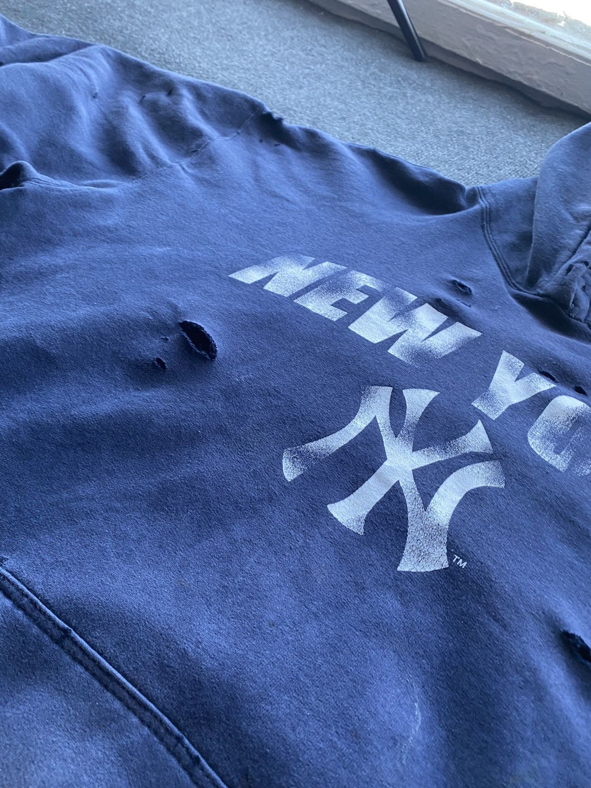 New York Yankees 🔥New York Yankees Vntg Distressed Hoodie mens xl rare Size US XL / EU 56 / 4 - 3 Thumbnail