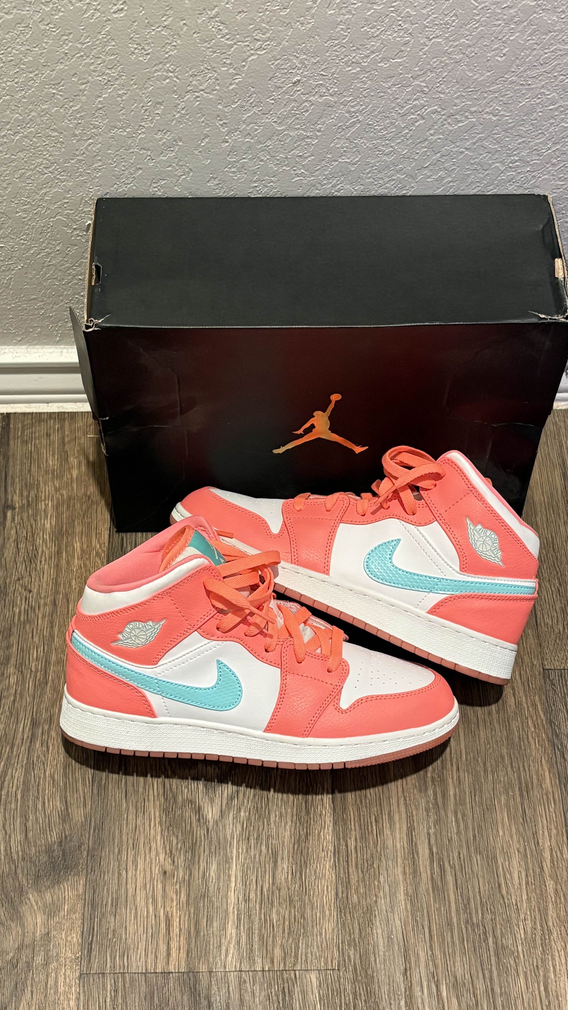 Jordan Brand AIR Jordan 1 Mid GG 'Crimson Pulse' 7Y Size US 7 / IT 37 - 1 Thumbnail