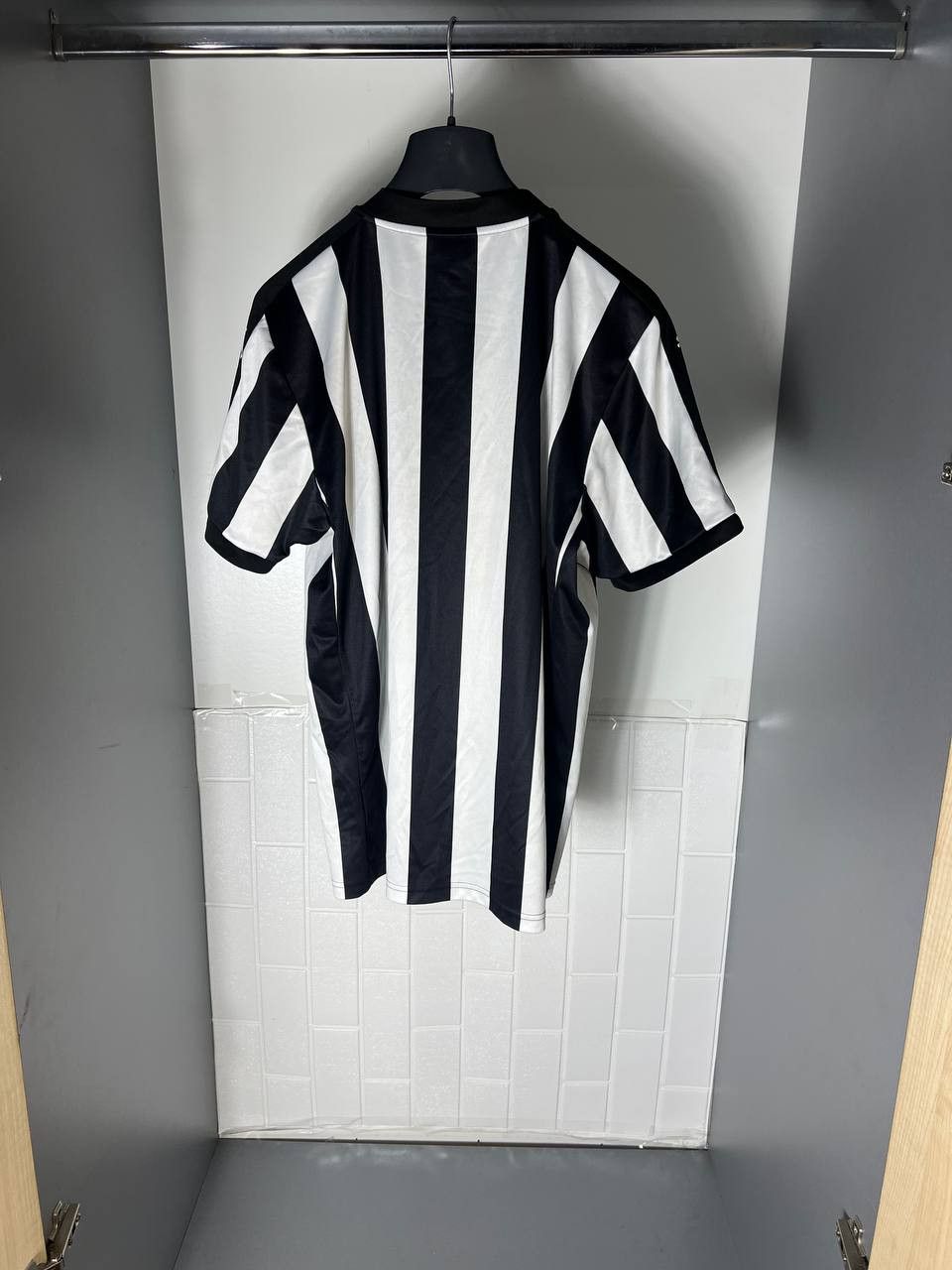 Puma VINTAGE PUMA FC NEW CASTLE UNITED ENGLAND SOCCER JERSEY Y2K Size US L / EU 52-54 / 3 - 8 Thumbnail