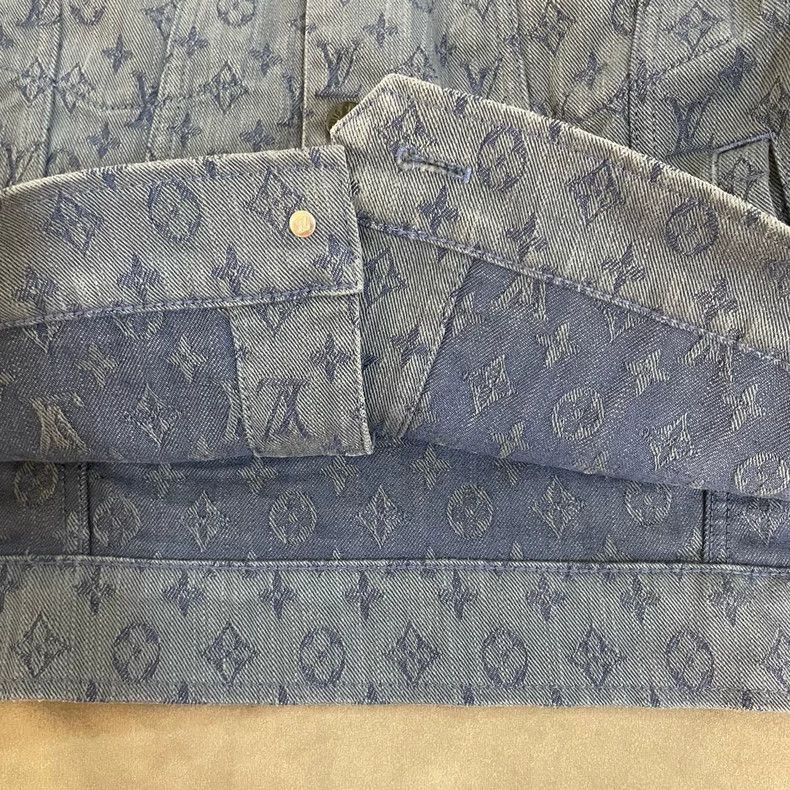 Louis Vuitton Louis Vuitton Blue full logo denim jacket Size US M / EU 48-50 / 2 - 3 Thumbnail