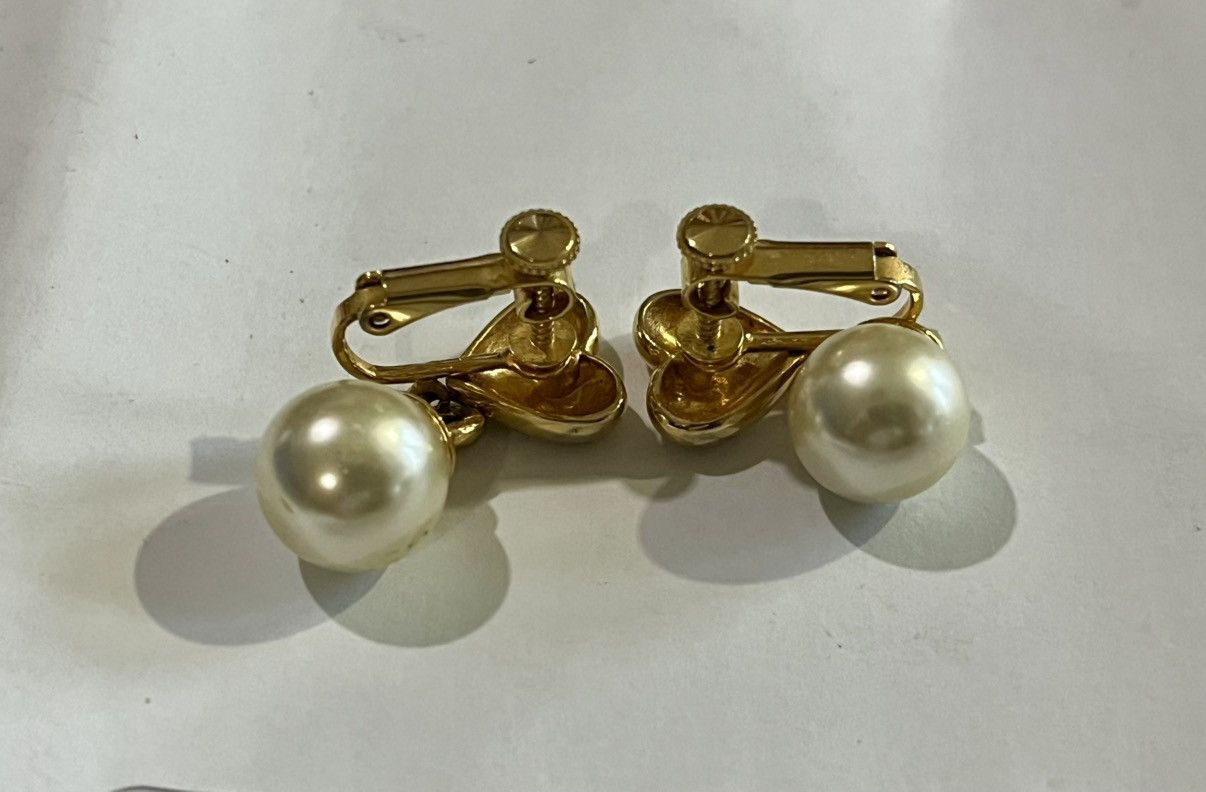 Love Moschino Vintage Moschino Gold Plated Heart Shaped Pearl Earrings Size ONE SIZE - 5 Thumbnail