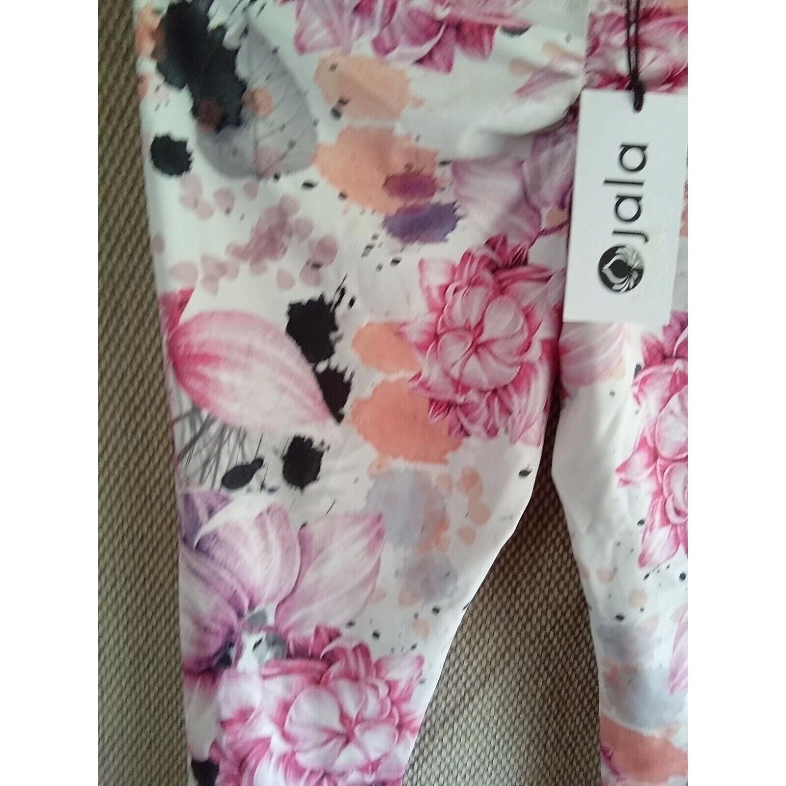 Designer Jala Medium Capris Floral Pattern, New With Tags. Size 32" / US 10 / IT 46 - 2 Thumbnail