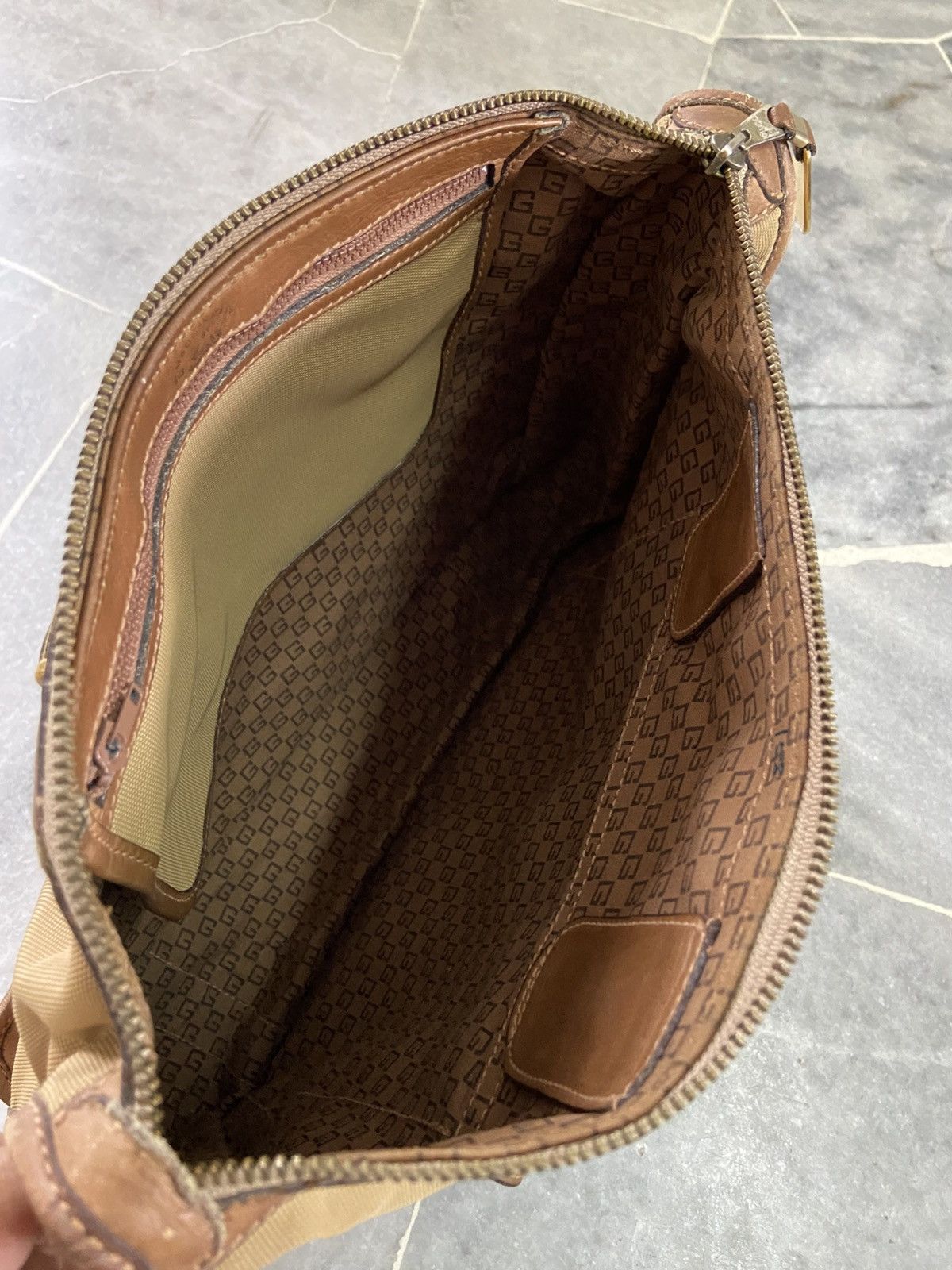 Gucci Vintage Gucci Monogram Canvas GG Leather Bag Size ONE SIZE - 9 Thumbnail