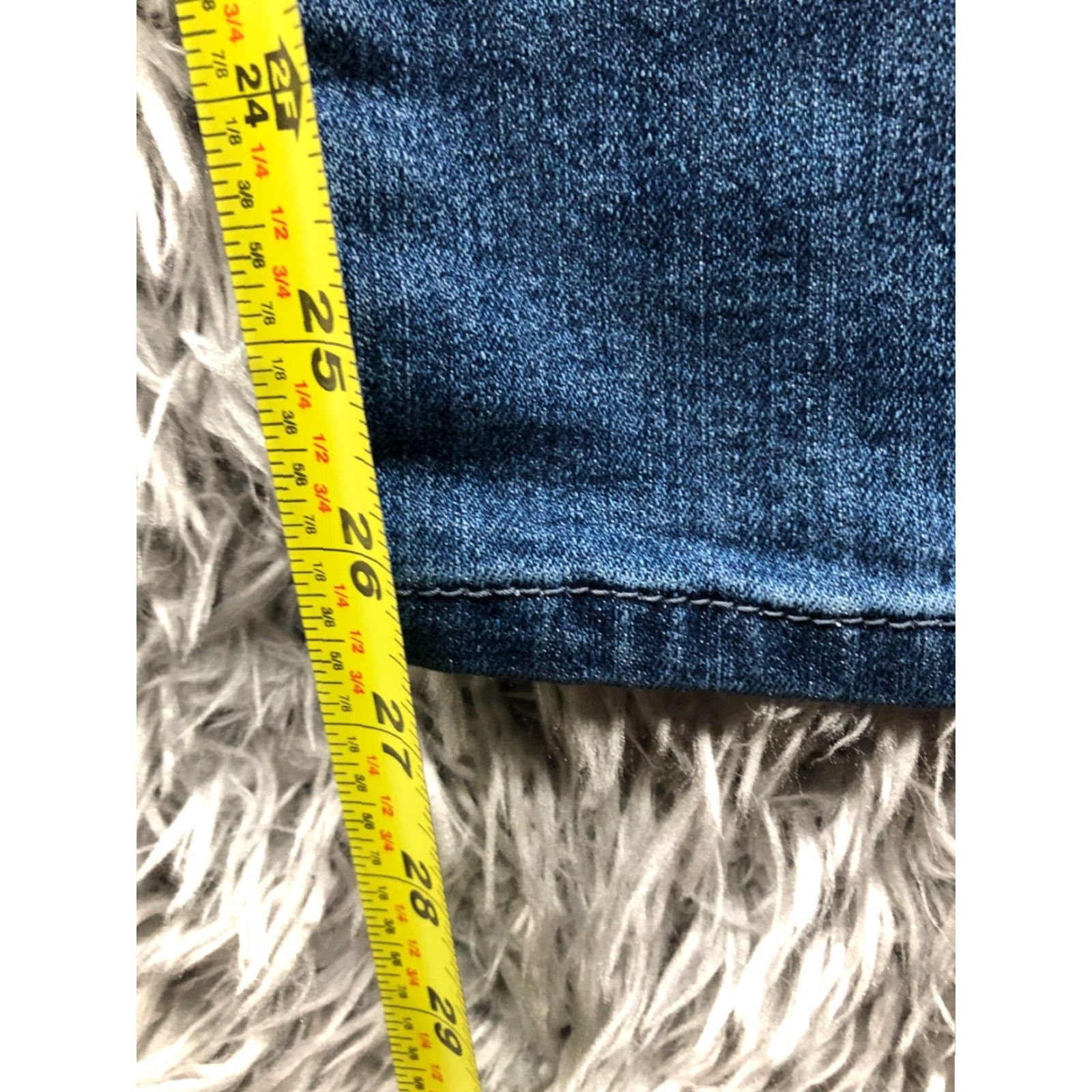 Gloria Vanderbilt Gloria Vanderbilt Amanda Jeans Womens Size 6 Mid Rise Medium Wash Blue Size 28" / US 6 / IT 42 - 3 Thumbnail
