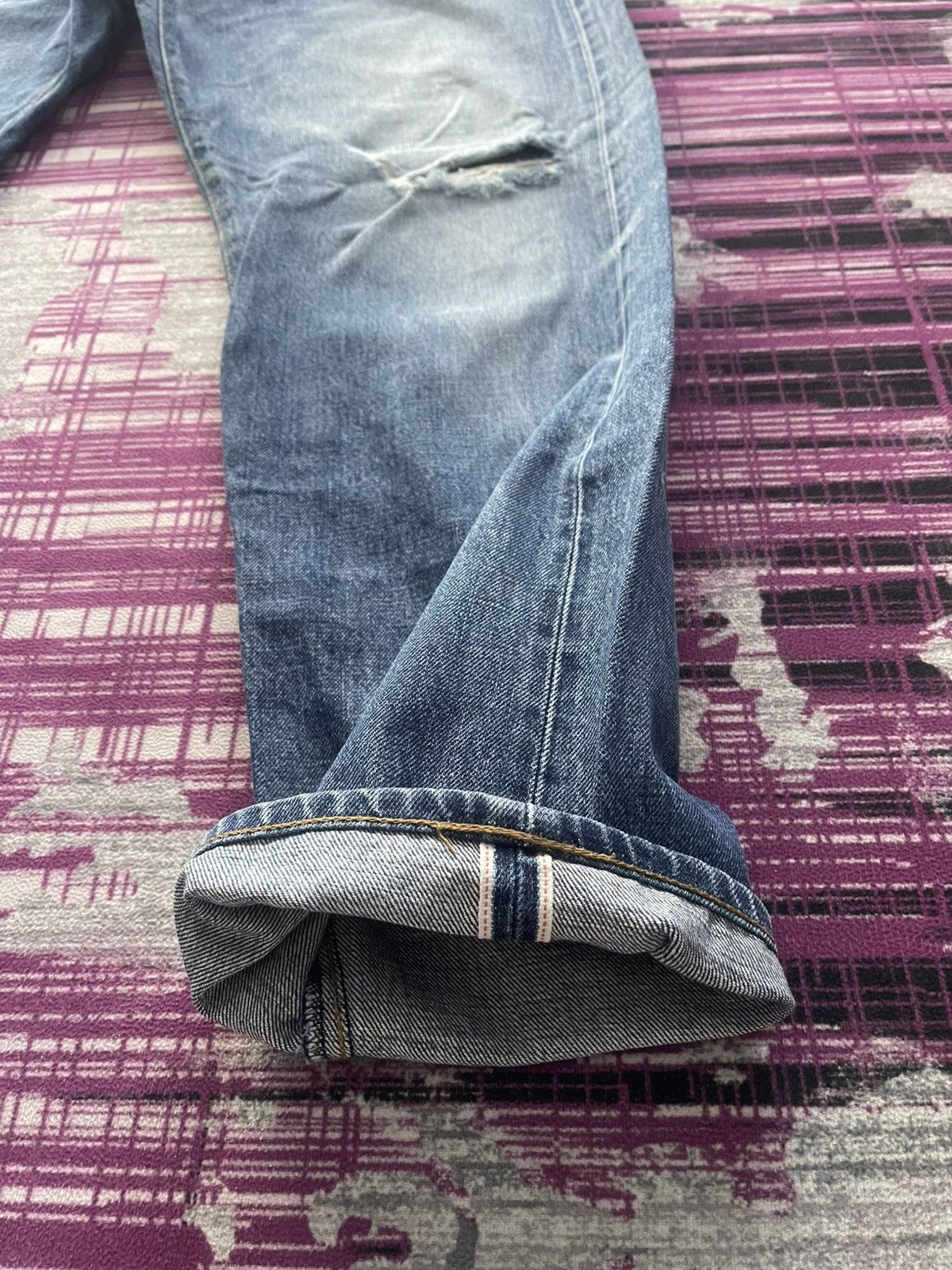 Levi's × Vintage VINTAGE DISTRESSED LEVI’S BIG’E’ 702 BUCKLE BACK SELVEDGE Size US 35 - 12 Thumbnail
