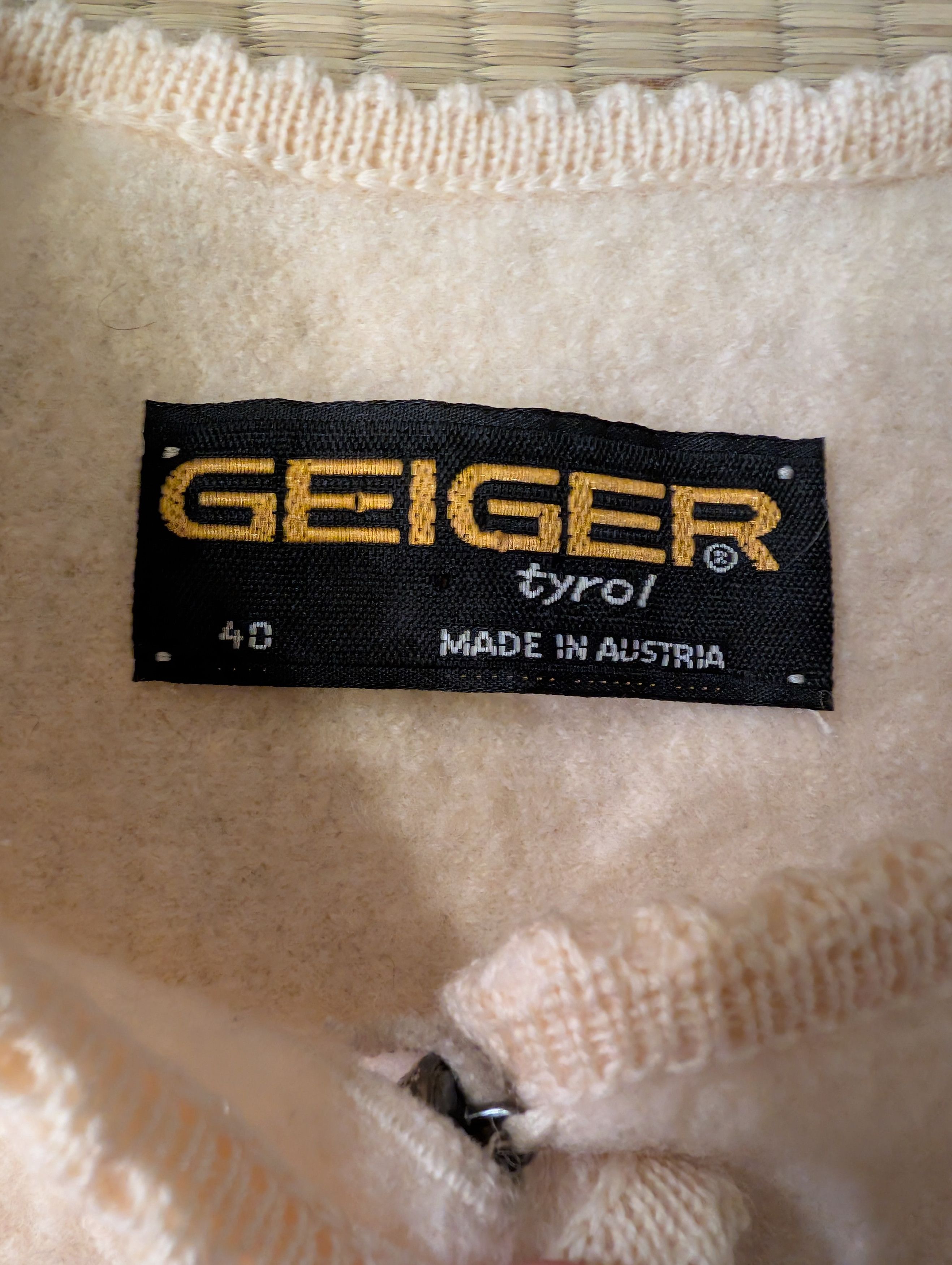 Vintage Vintage Geiger Ivory Boiled Wool Jacket Made in Austria Size S / US 4 / IT 40 - 3 Thumbnail