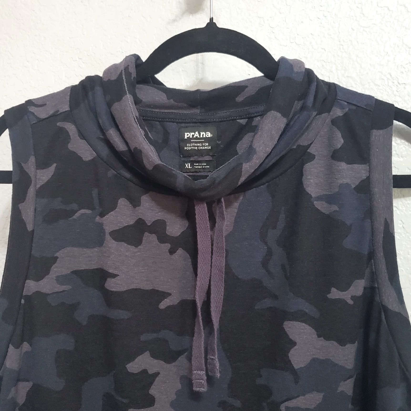Prana VINTAGE prAna Tank Top Women XL Blue Camo Cozy Up Barmsee Hemp Blend Cowl Neck Active Size XL / US 12-14 / IT 48-50 - 4 Thumbnail