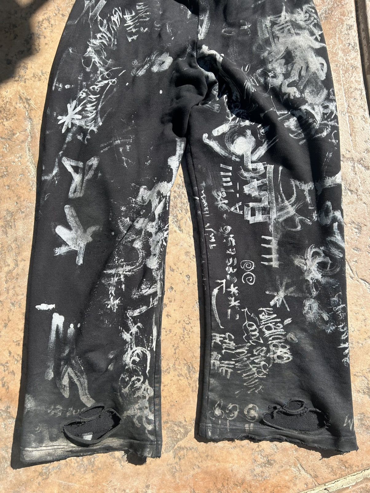 Balenciaga Balenciaga skater graffiti mud show sweapants Size US 30 / EU 46 - 6 Thumbnail