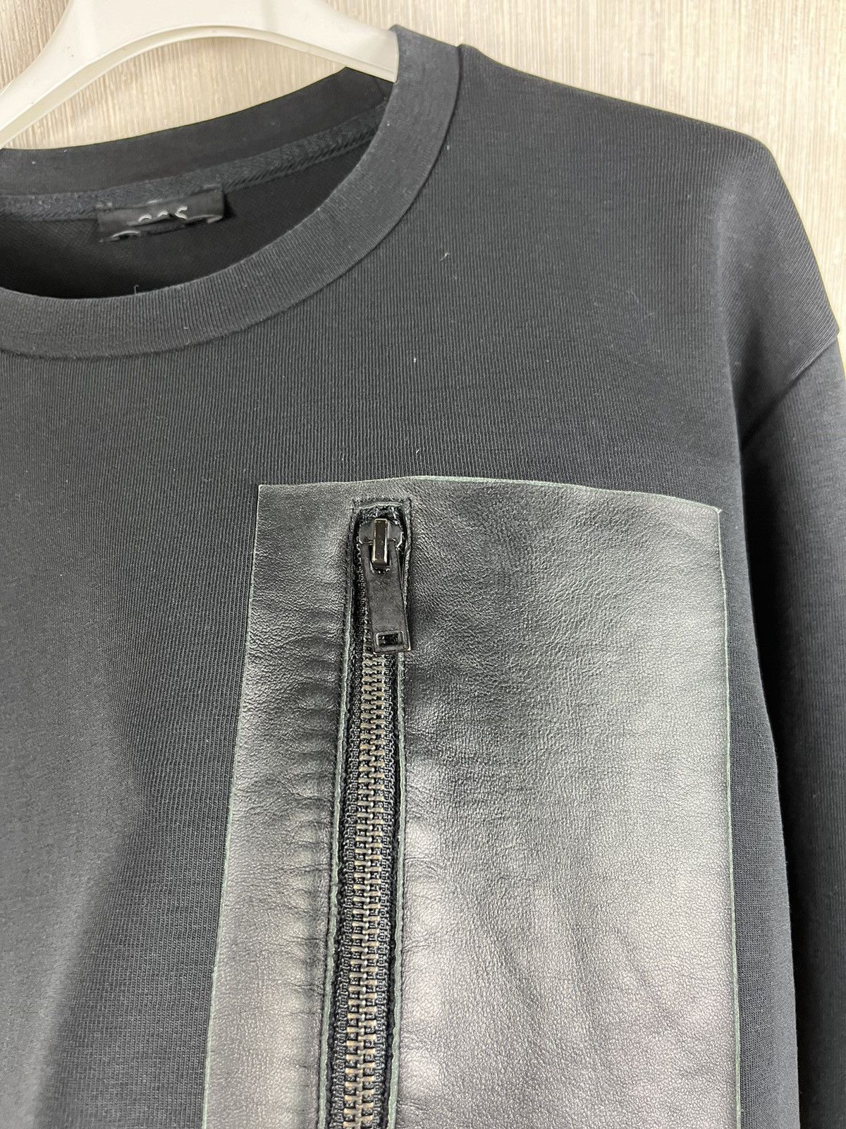 Cos × Designer COS leather patch pocket zip basic sweatshirt y2k crewneck Size US L / EU 52-54 / 3 - 11 Thumbnail
