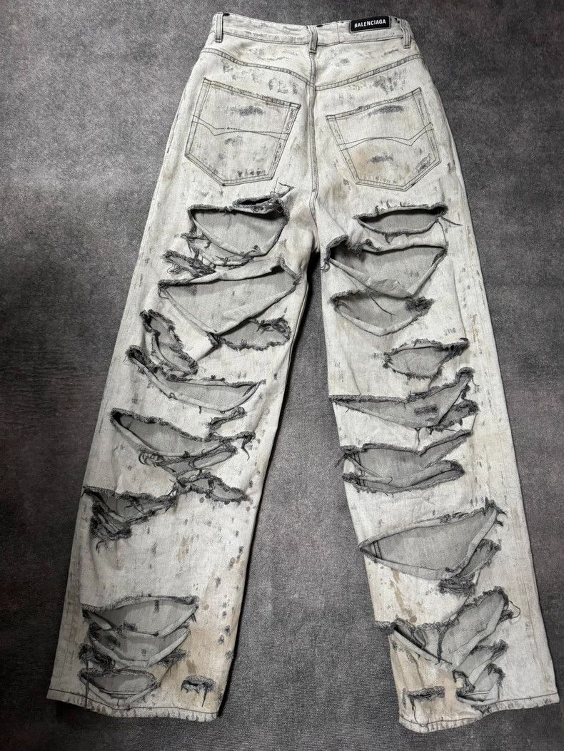 Balenciaga Balenciaga size XS Tear the super-damaged jeans to make th Size US 26 / EU 42 - 1 Thumbnail