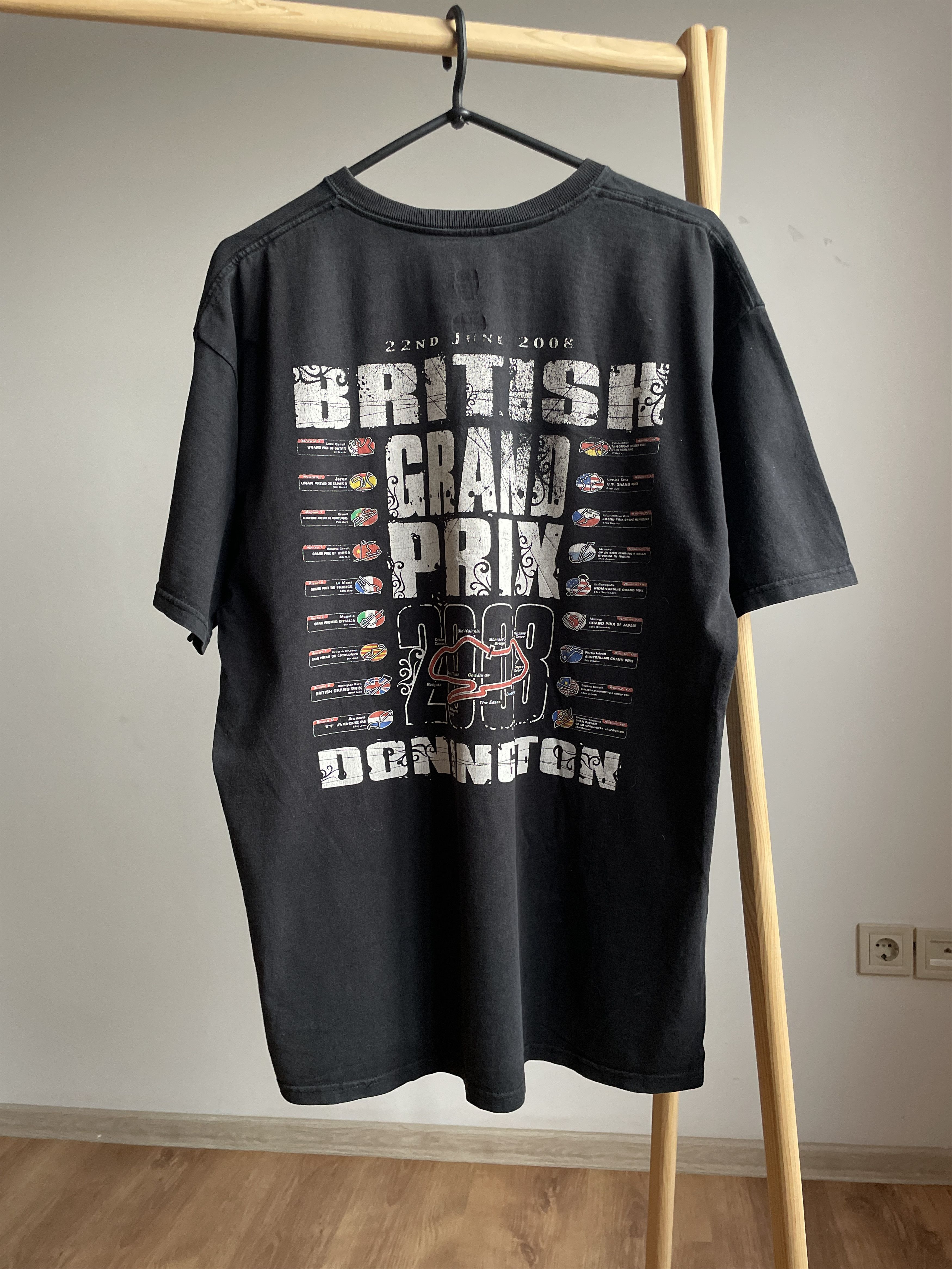 Vintage British Grand Prix 2008 Vintage T-Shirt Size XL Size US XL / EU 56 / 4 - 2 Thumbnail