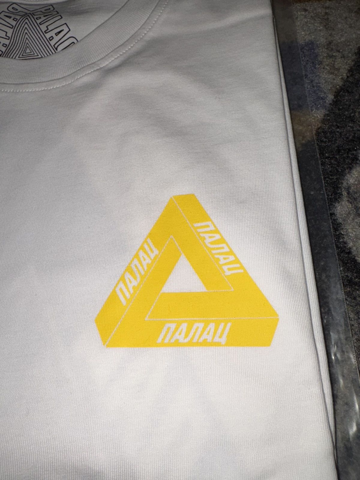 Palace Palace Ukraine Tri Lingual T-Shirt White Size US L / EU 52-54 / 3 - 3 Thumbnail