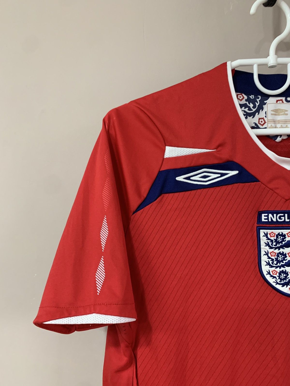 Umbro England 2008 Away Football Shirt Umbro Vintage Soccer Sz S Size US S / EU 44-46 / 1 - 3 Thumbnail
