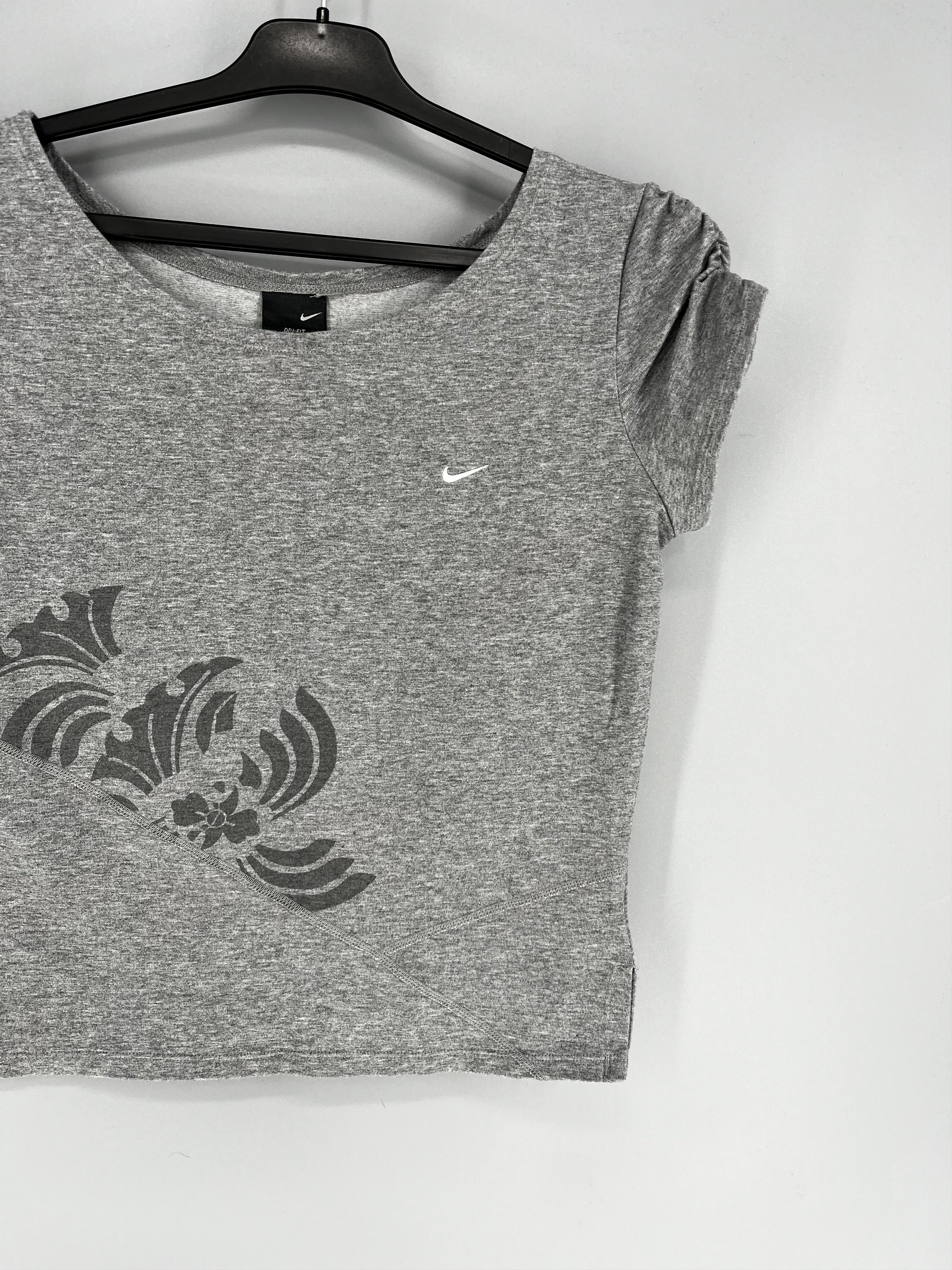 Nike Vintage 90s Nike Big Logo Faded T-shirt Streetwear Style Size M / US 6-8 / IT 42-44 - 5 Thumbnail