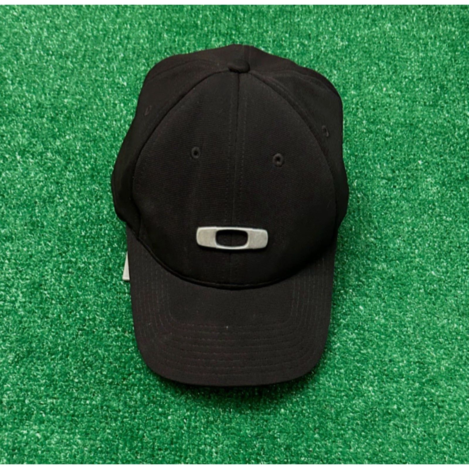 Oakley VINTAGE Oakley Baseball Cap Hat Fitted Size L/XL Black 90s Y2K Grunge Punk Hip Hop USA Metal Logo Mens Size ONE SIZE - 7 Thumbnail