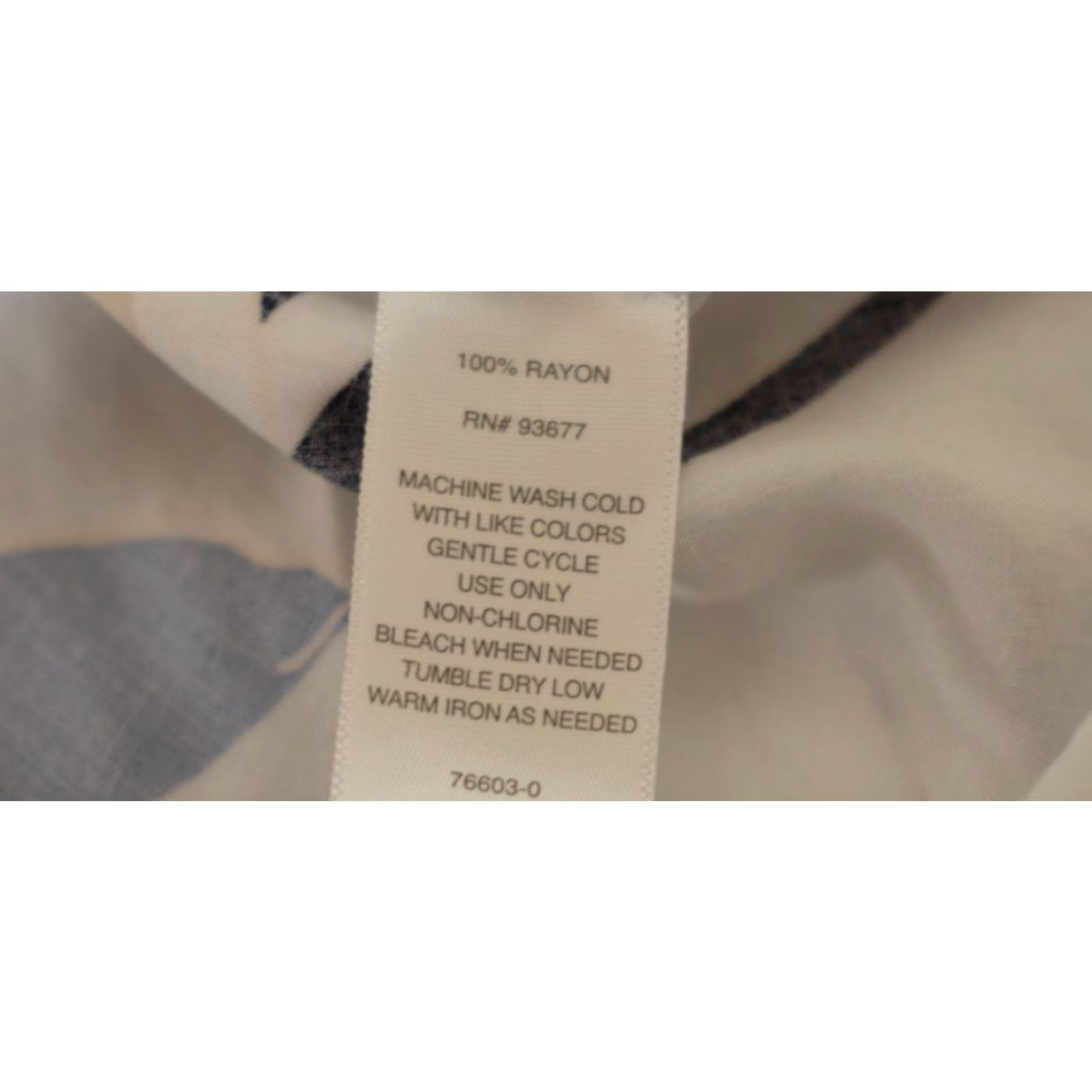 Liz Claiborne Liz Claiborne Floral Sleeveless Blouse Womens L 100% Rayon White/Blue/Mustard Casual V-Neck Pullover Regular Shirt Mens? Size L / US 10 / IT 46 - 8 Thumbnail