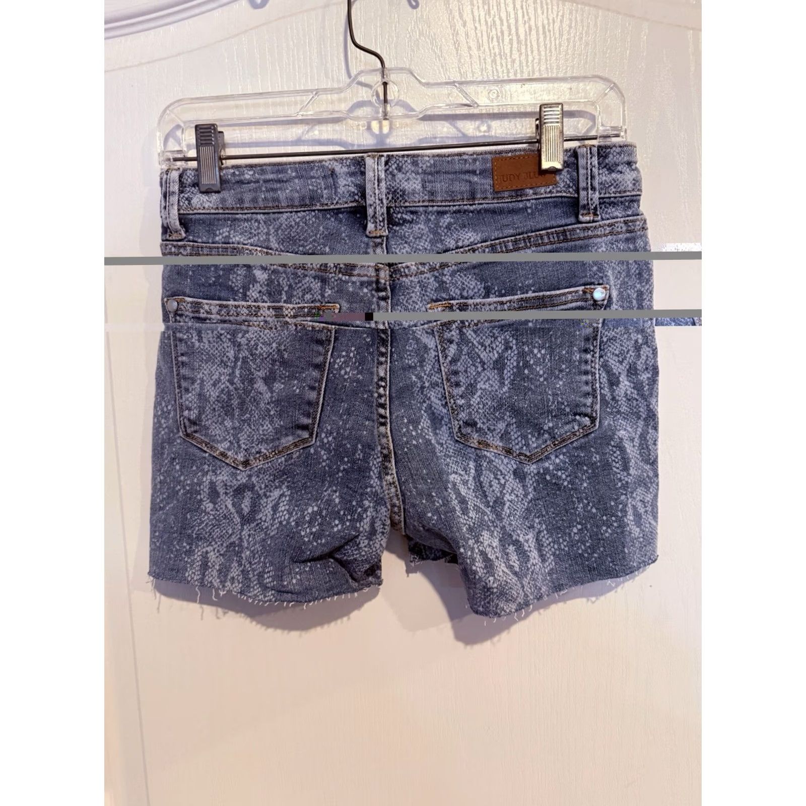 Denime Judy Blue Cut-Off Denim Shorts Women Sz S Mid-Rise Blue Snake Print Stretchy Short Jeans Size 28" / US 6 / IT 42 - 3 Thumbnail