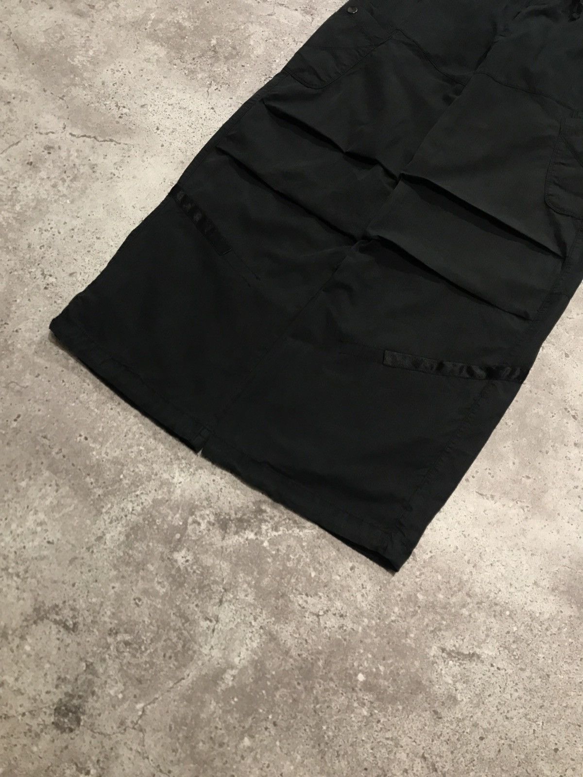 Nike × Vintage Vintage Y2K Nike Cargo Pants Embroiled Logo Faded Black Size 28" / US 6 / IT 42 - 3 Thumbnail