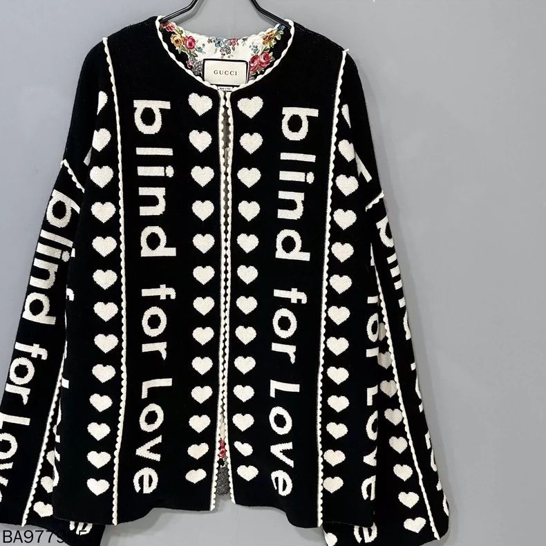 Gucci Gucci Size OS Show black and white knitted cardigan sweate Size US S / EU 44-46 / 1 - 2 Thumbnail