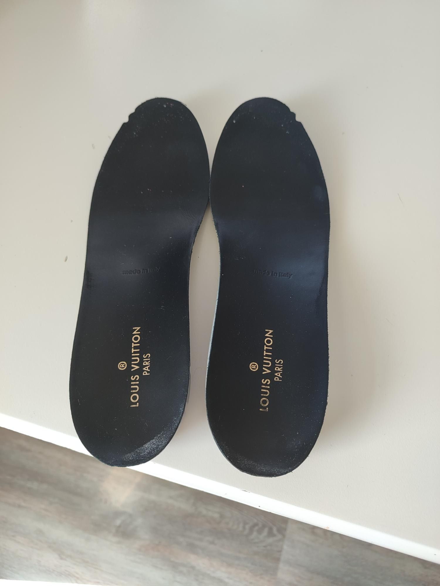 Louis Vuitton BASKETS LOUIS VUITTON SLIP ON RUN AWAY Size US 6 / IT 36 - 11 Thumbnail