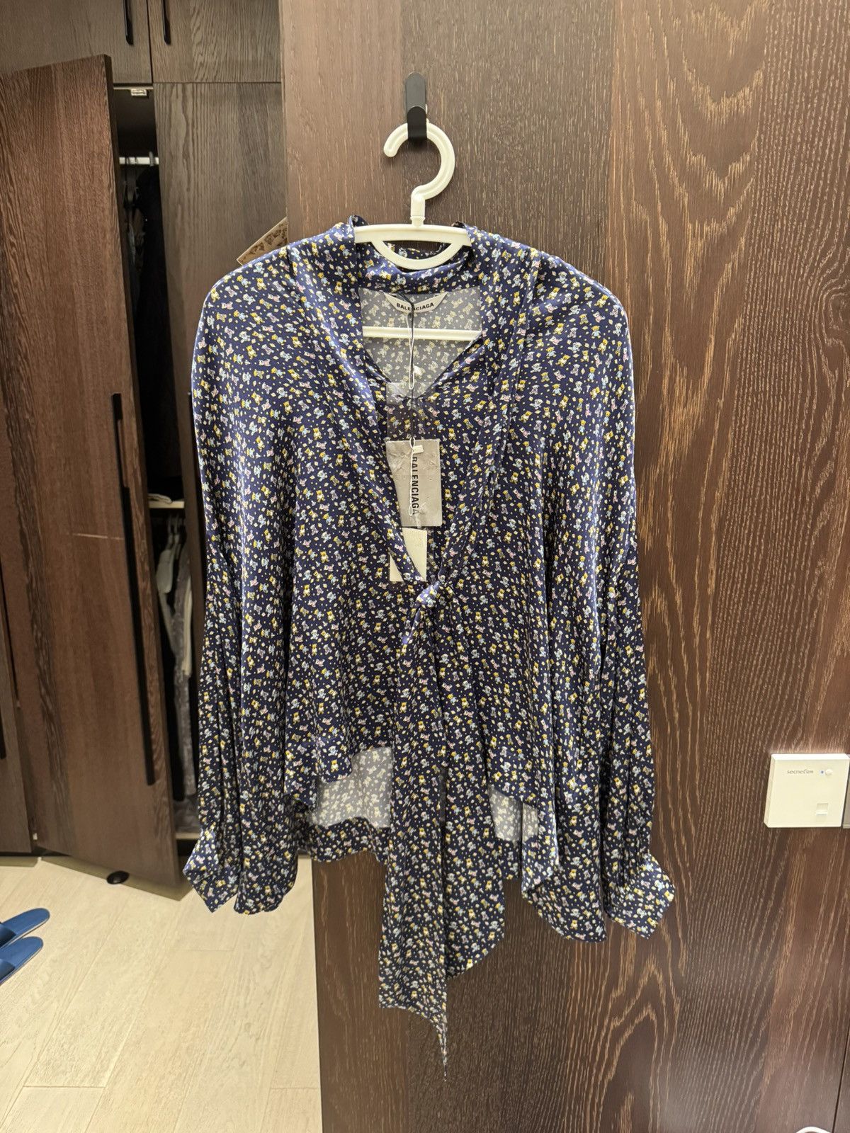 Balenciaga balenciaga teddy bear silk shirt Size XS / US 0-2 / IT 36-38 - 1 Thumbnail