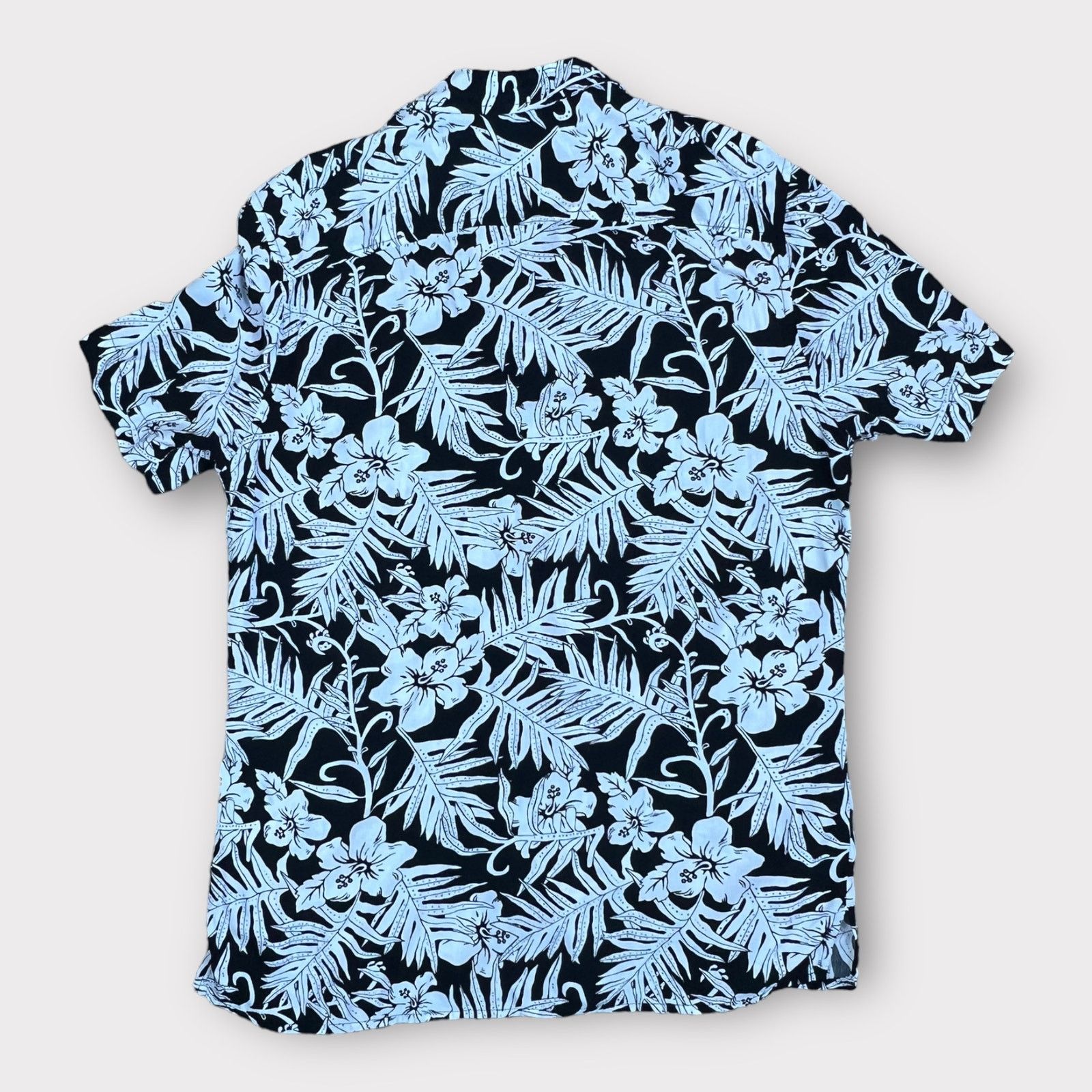 Target Basics Goodfellow & Co | Black White Hawaiian Floral Shirt Size US S / EU 44-46 / 1 - 6 Thumbnail