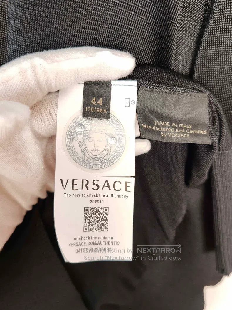 Versace Versace Gold buckle portrait V-neck knit Size M / US 6-8 / IT 42-44 - 7 Thumbnail