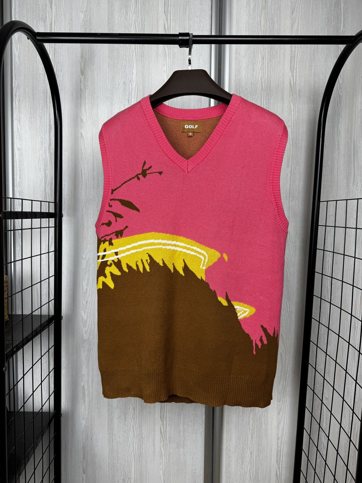Other Golf Vintage pink sleeveless sweater size M Size US M / EU 48-50 / 2 - 1 Thumbnail