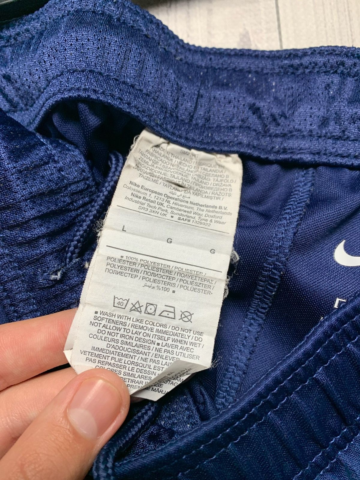 Nike × Vintage Vintage Nike Tottenham Spurs soccer shorts logo size L navy Size US 34 / EU 50 - 3 Thumbnail