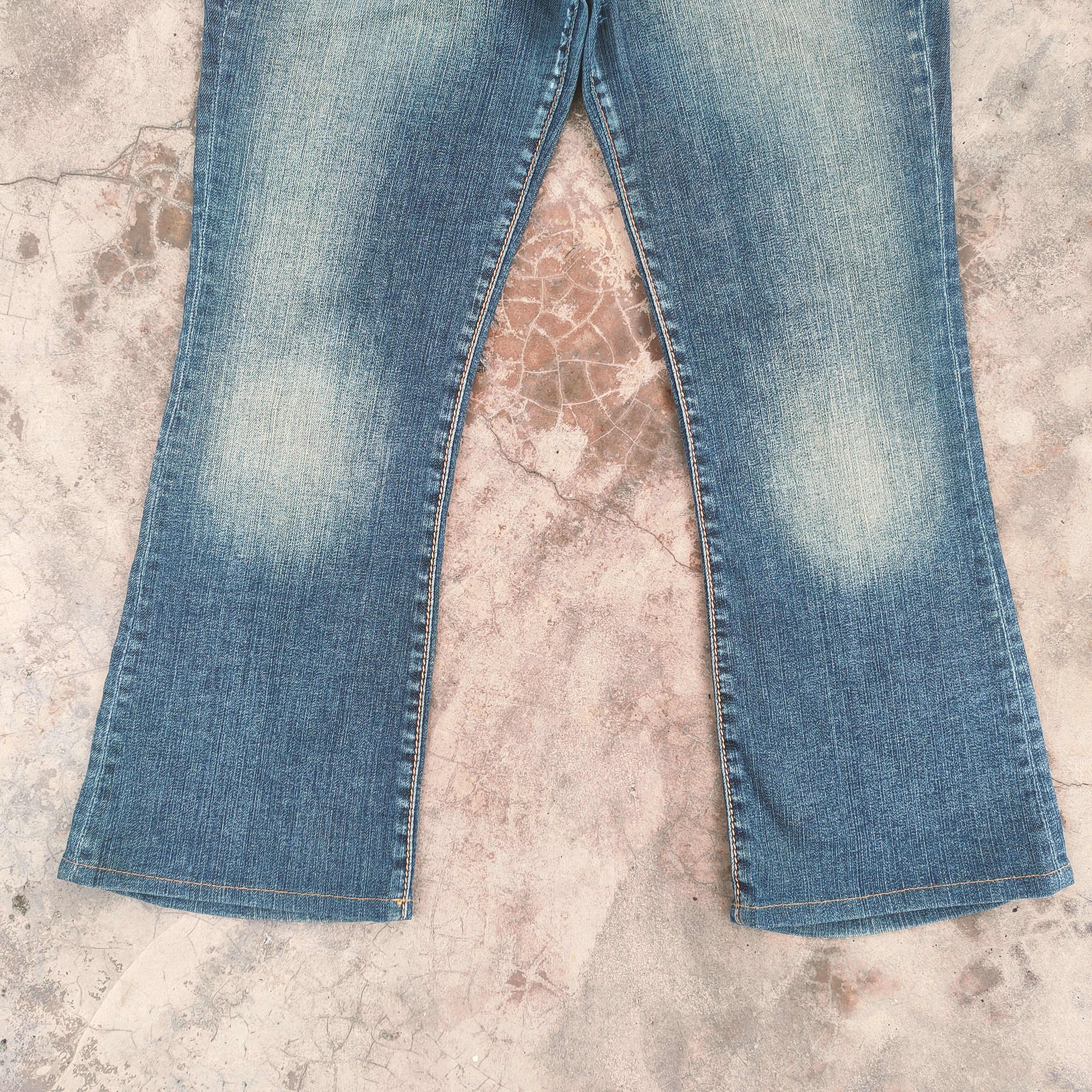 Japanese Brand NUVE FLARE FADED JEANS DENIM PANTS Size US 30 / EU 46 - 4 Thumbnail