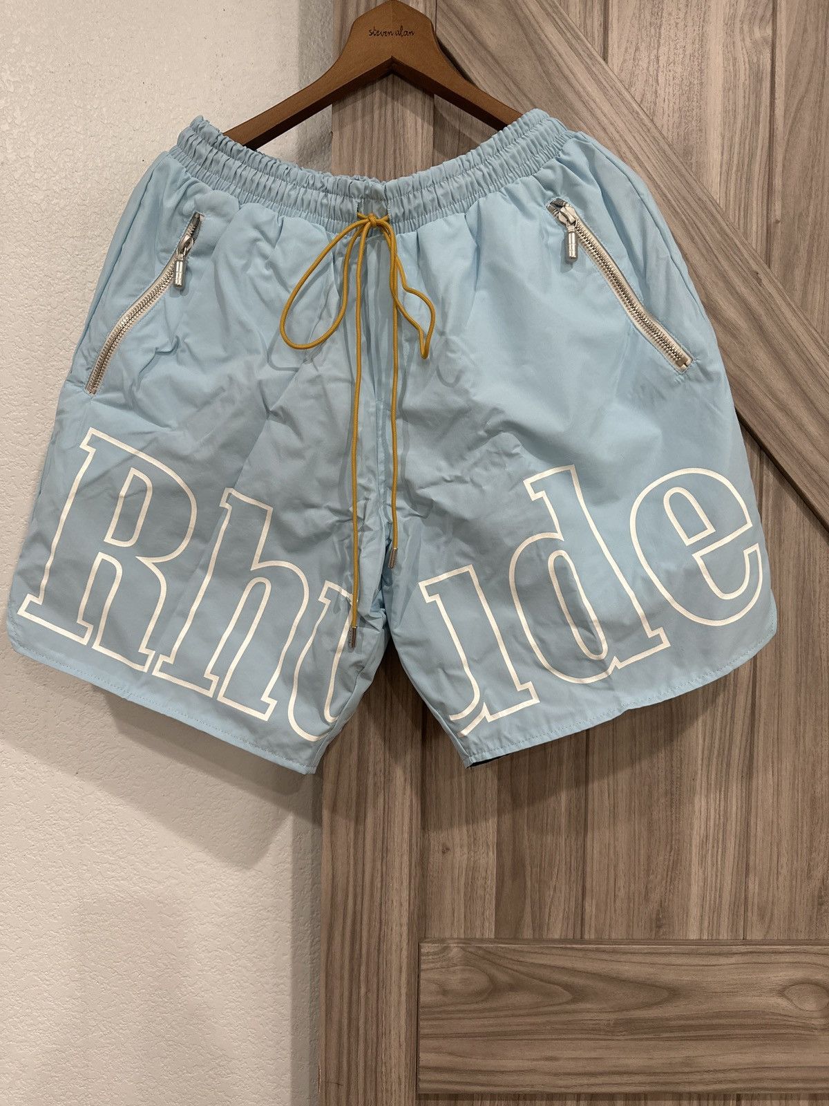 Rhude Logo shorts Sz XL NWT