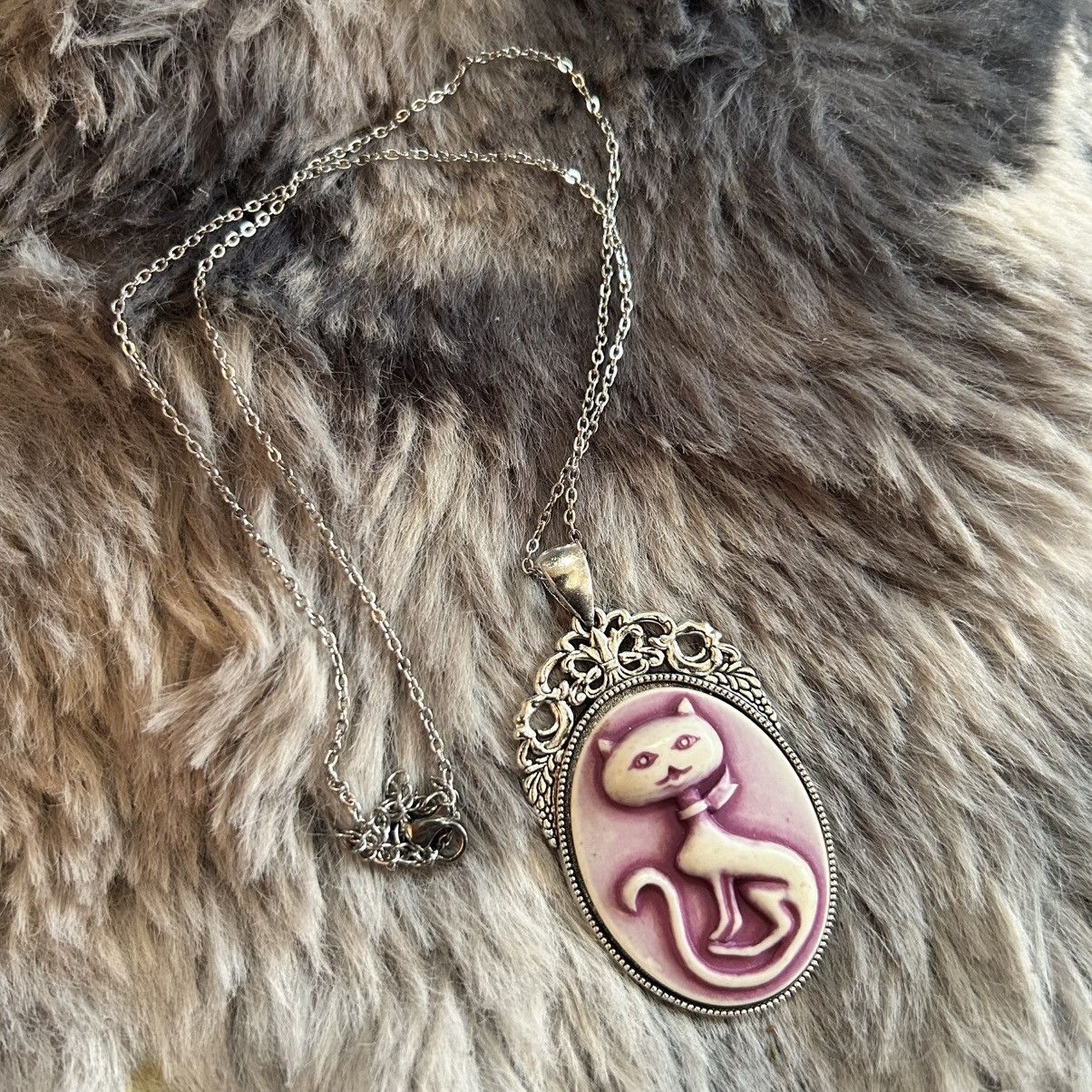 Handmade Handcrafted lilac sitting pretty kitty cat cameo necklace Size ONE SIZE - 6 Thumbnail