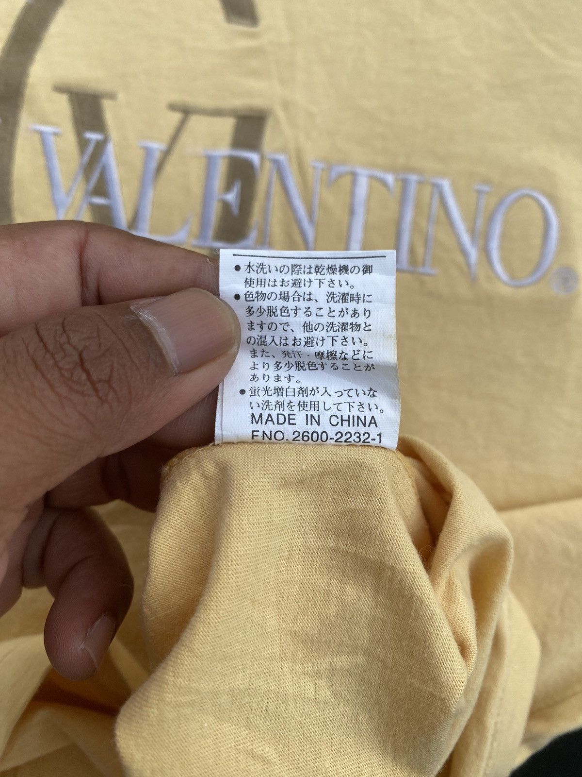 Gianni Valentino Rare Vintage 90s Gianni Valentino Spellout Tshirt Size US M / EU 48-50 / 2 - 12 Thumbnail