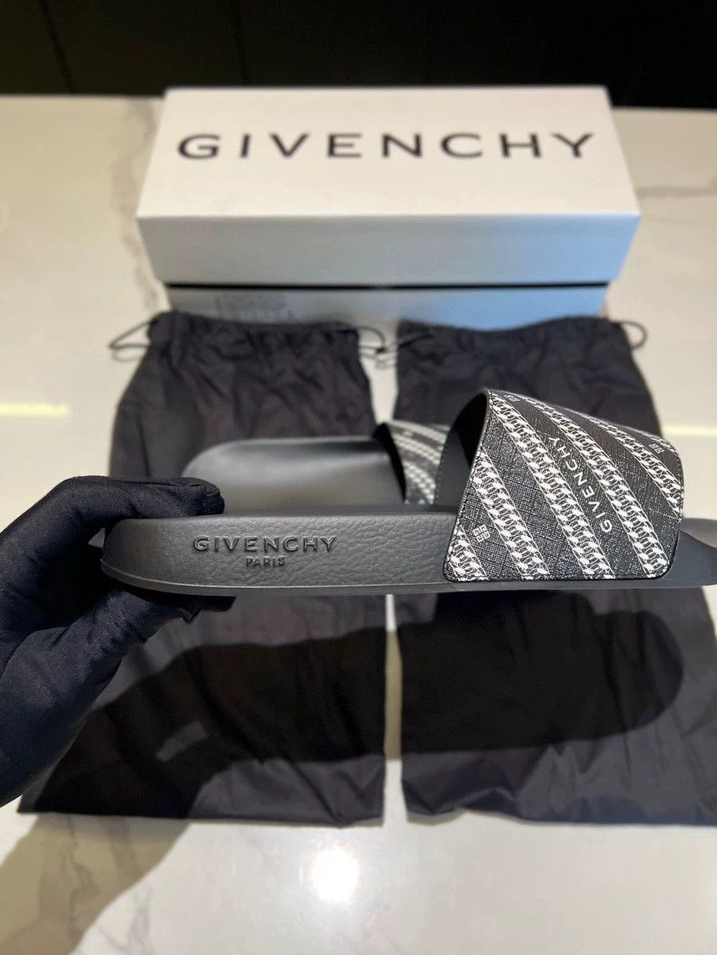 Givenchy Givenchy Men's slippers with letter logo, sizes 40, 41, 43 Size US 8 / EU 41 - 5 Thumbnail