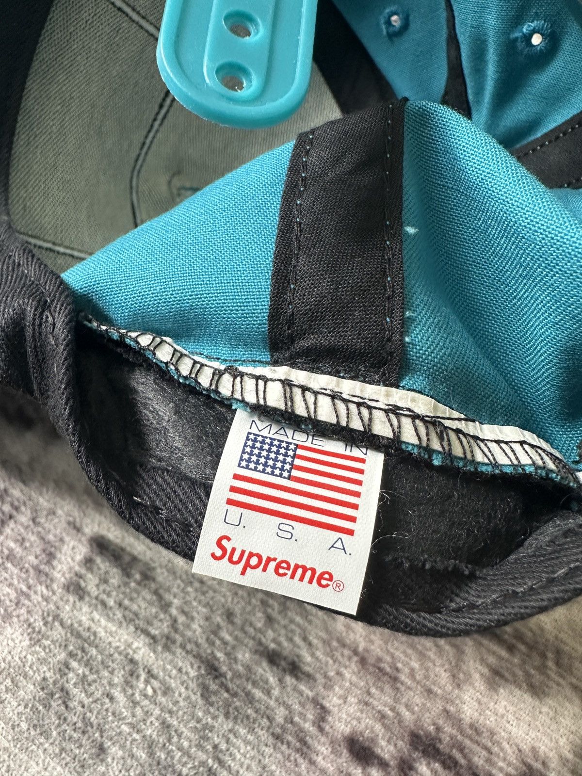 Supreme Supreme Astronaut Hologram Size ONE SIZE - 4 Thumbnail