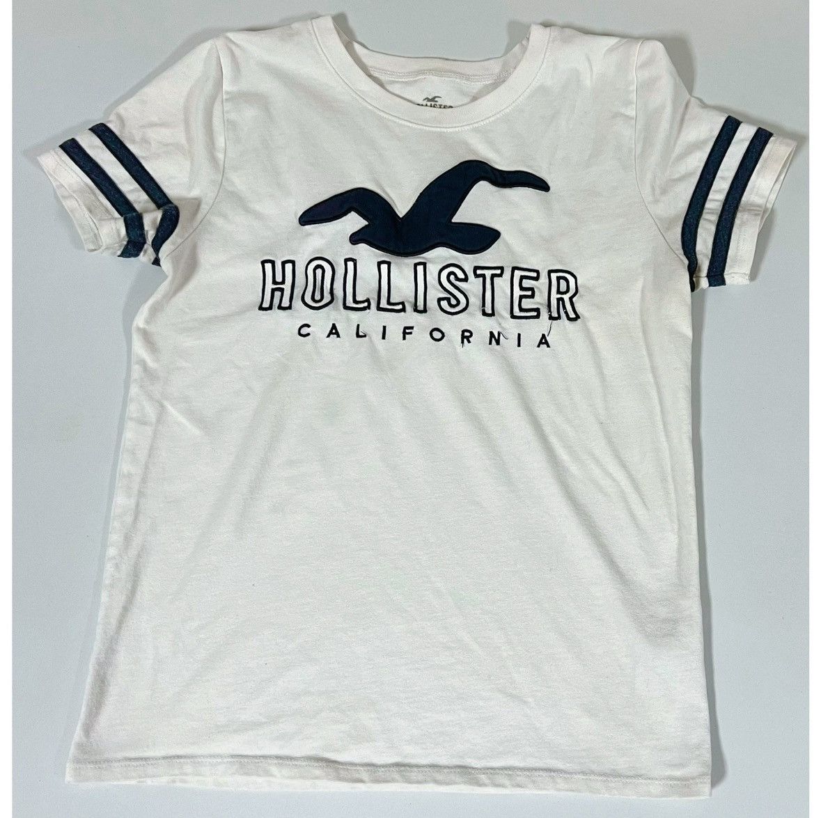 Hollister Hollister White Navy Blue Graphic Tee T-Shirt Top Size S 🤍✨ Size S / US 4 / IT 40 - 1 Thumbnail